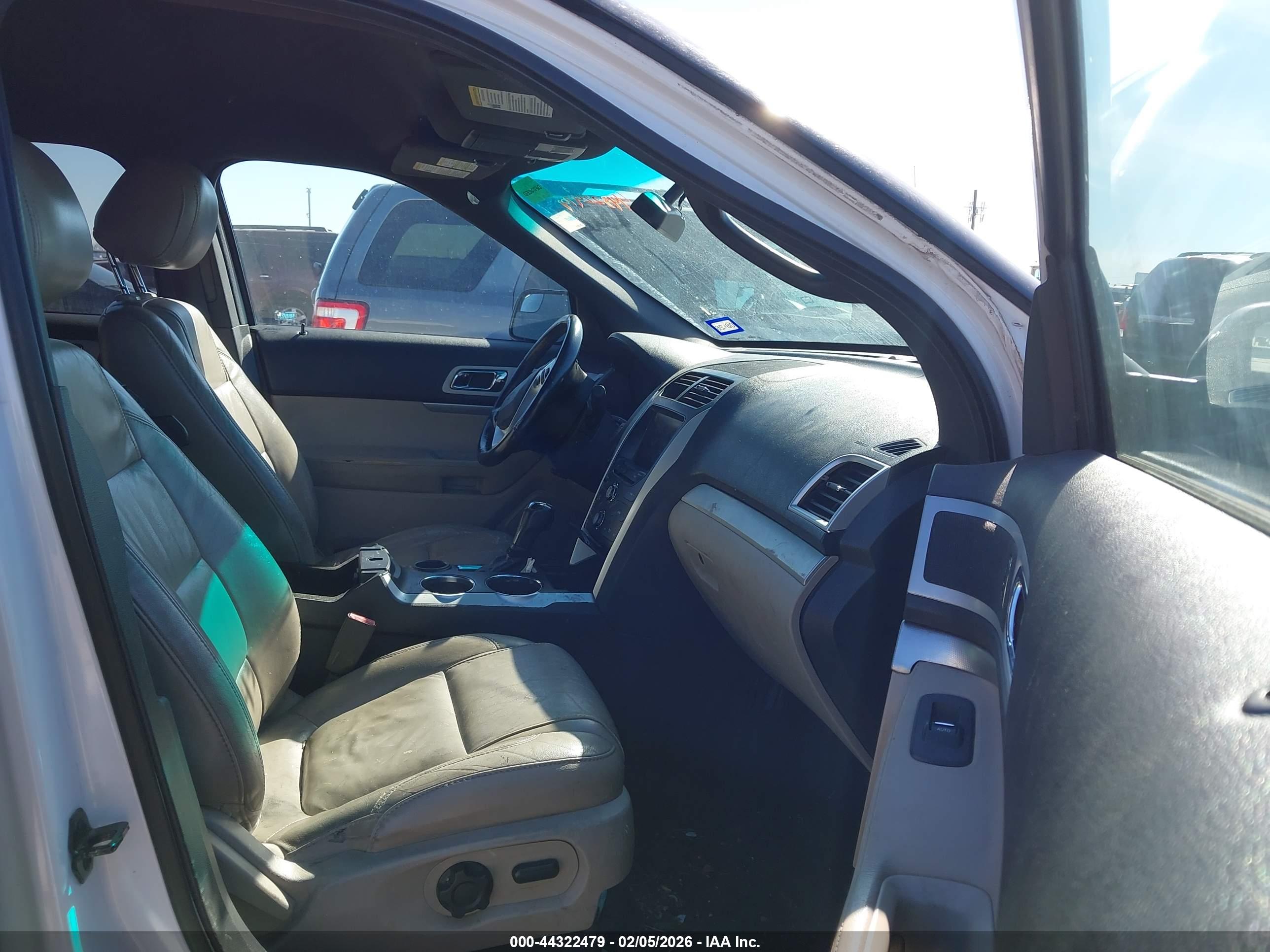 FORD EXPLORER image 5