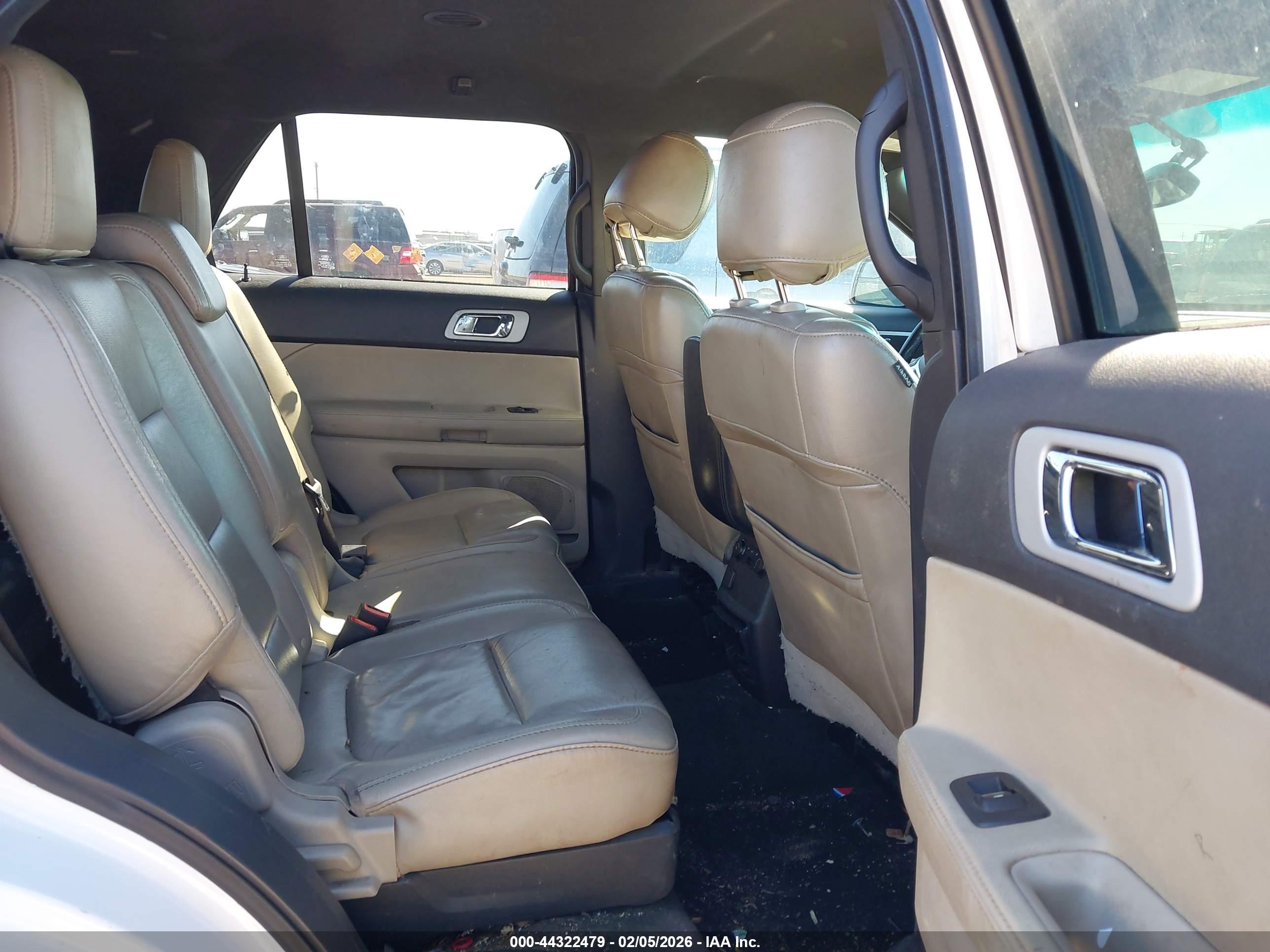 FORD EXPLORER image 8