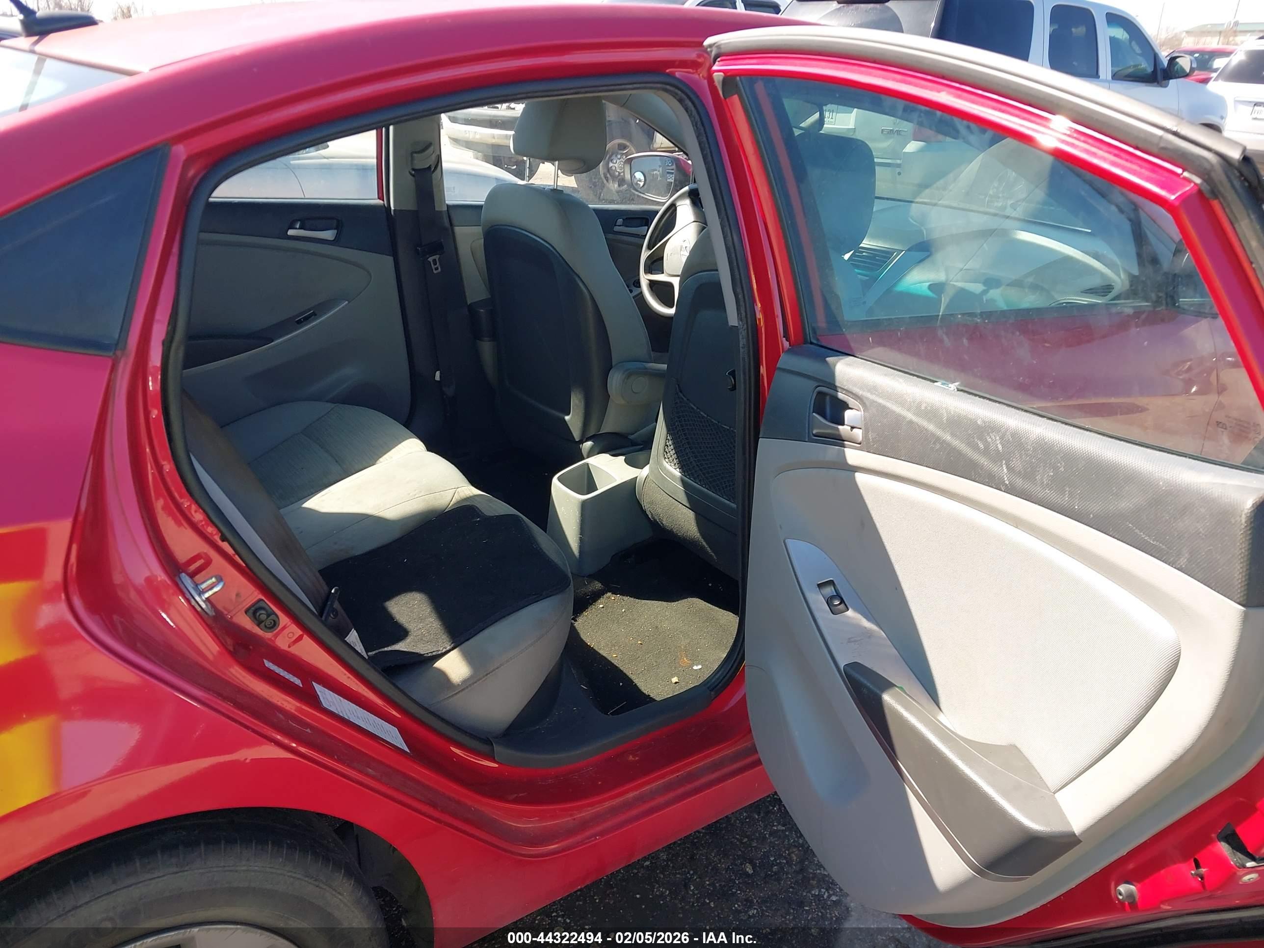 HYUNDAI ACCENT image 8
