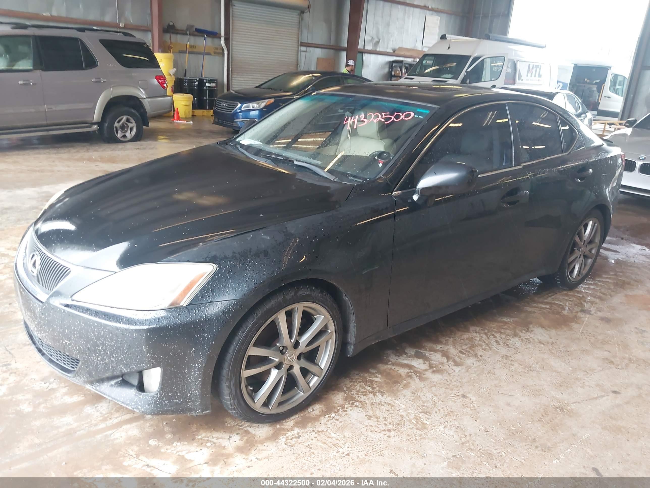 LEXUS IS image 2