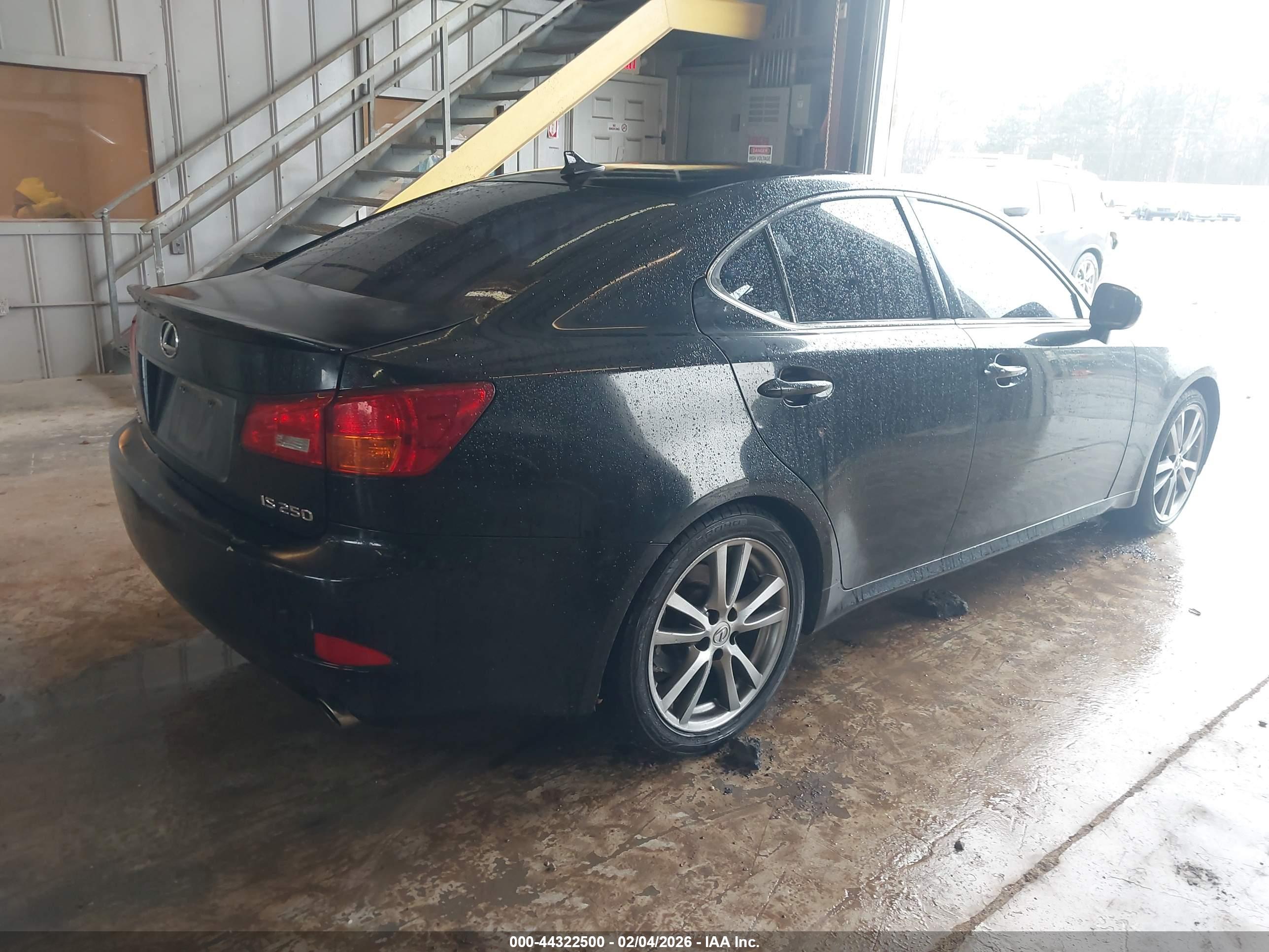 LEXUS IS image 4