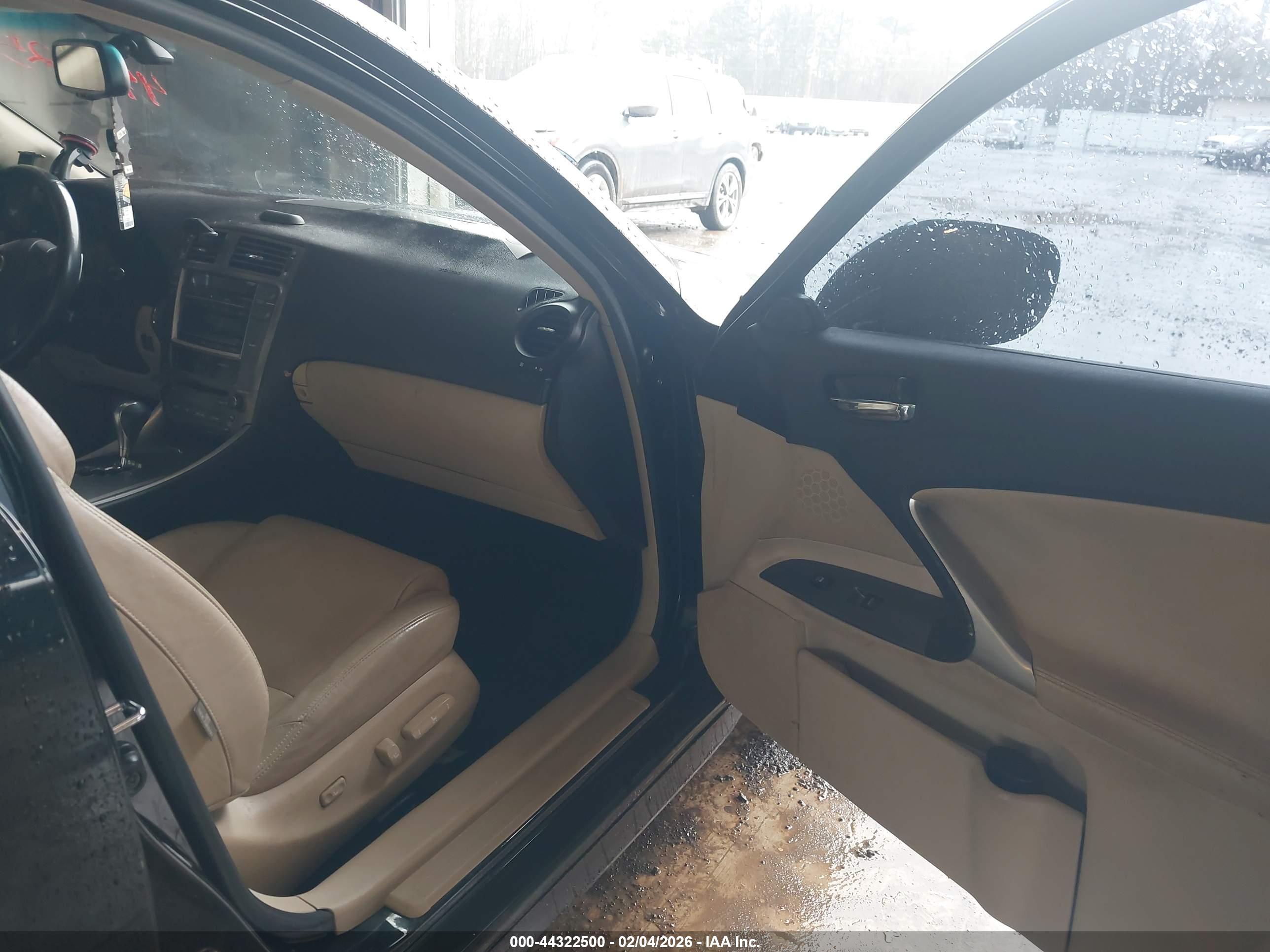 LEXUS IS image 5
