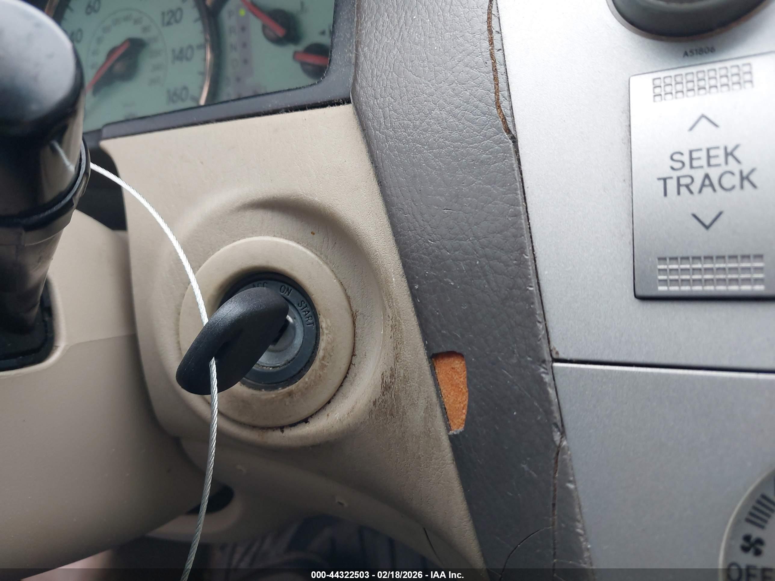 TOYOTA CAMRY image 11