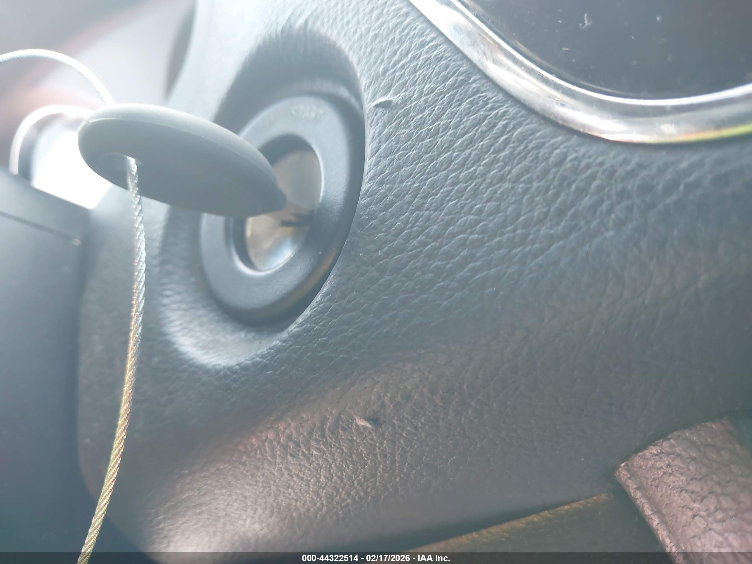 CHRYSLER 200 image 11
