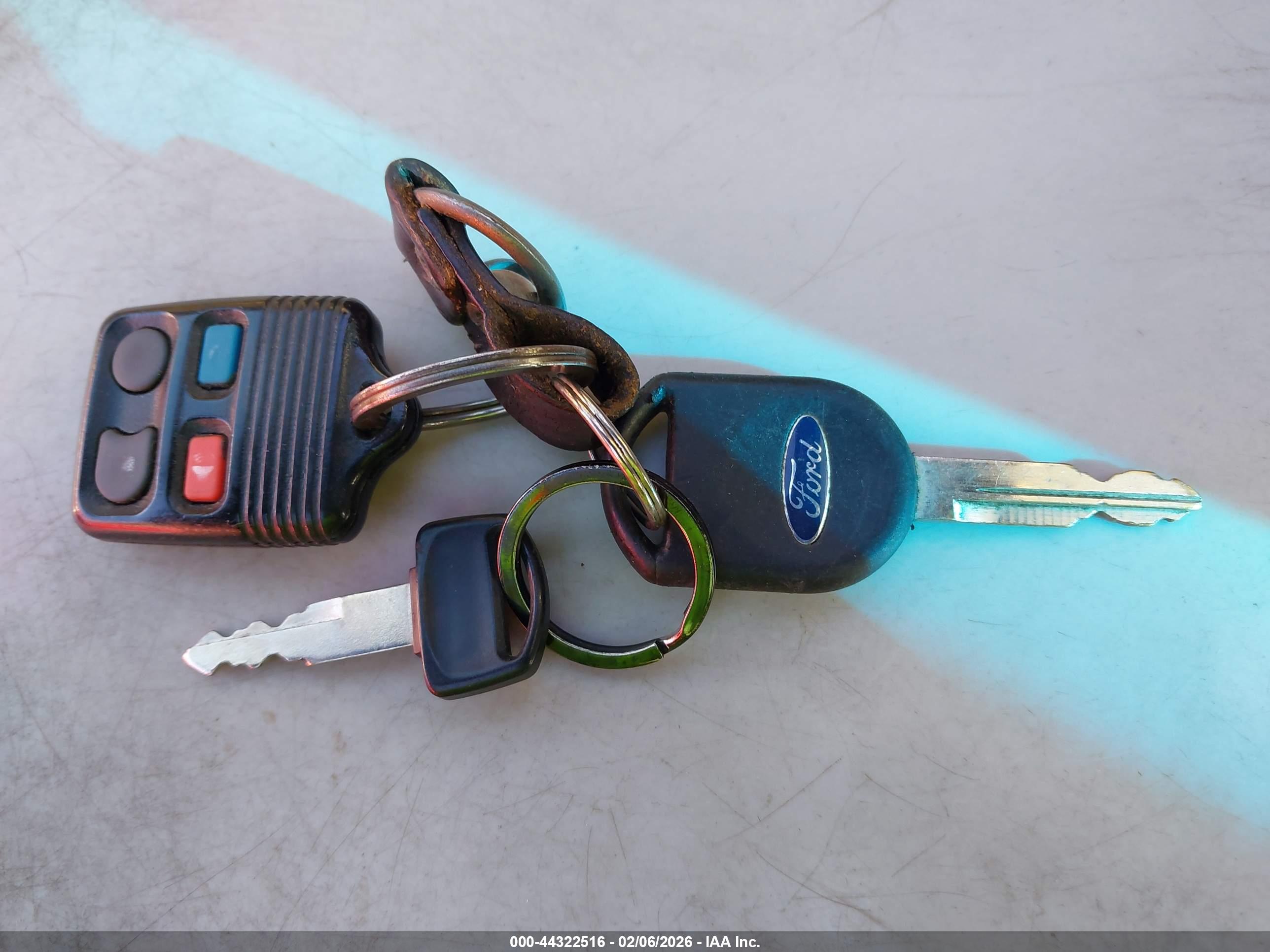 FORD TAURUS image 11