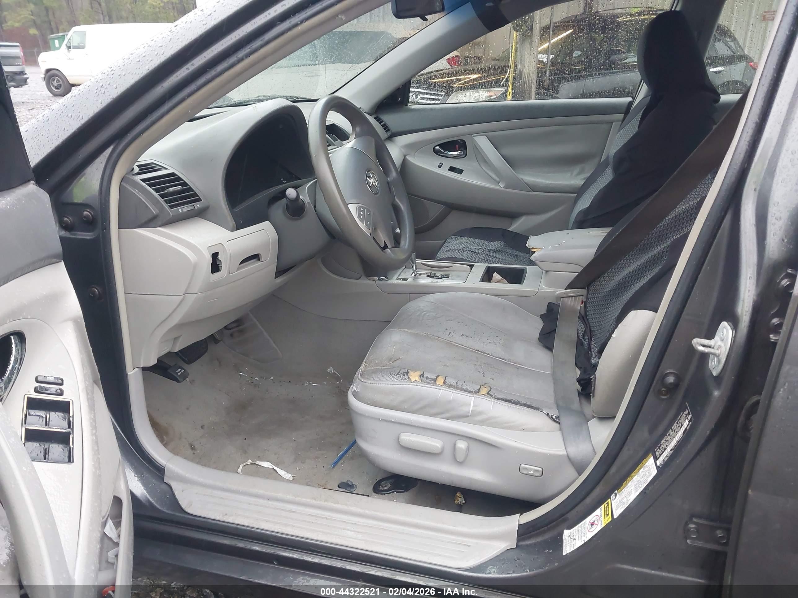 TOYOTA CAMRY image 5