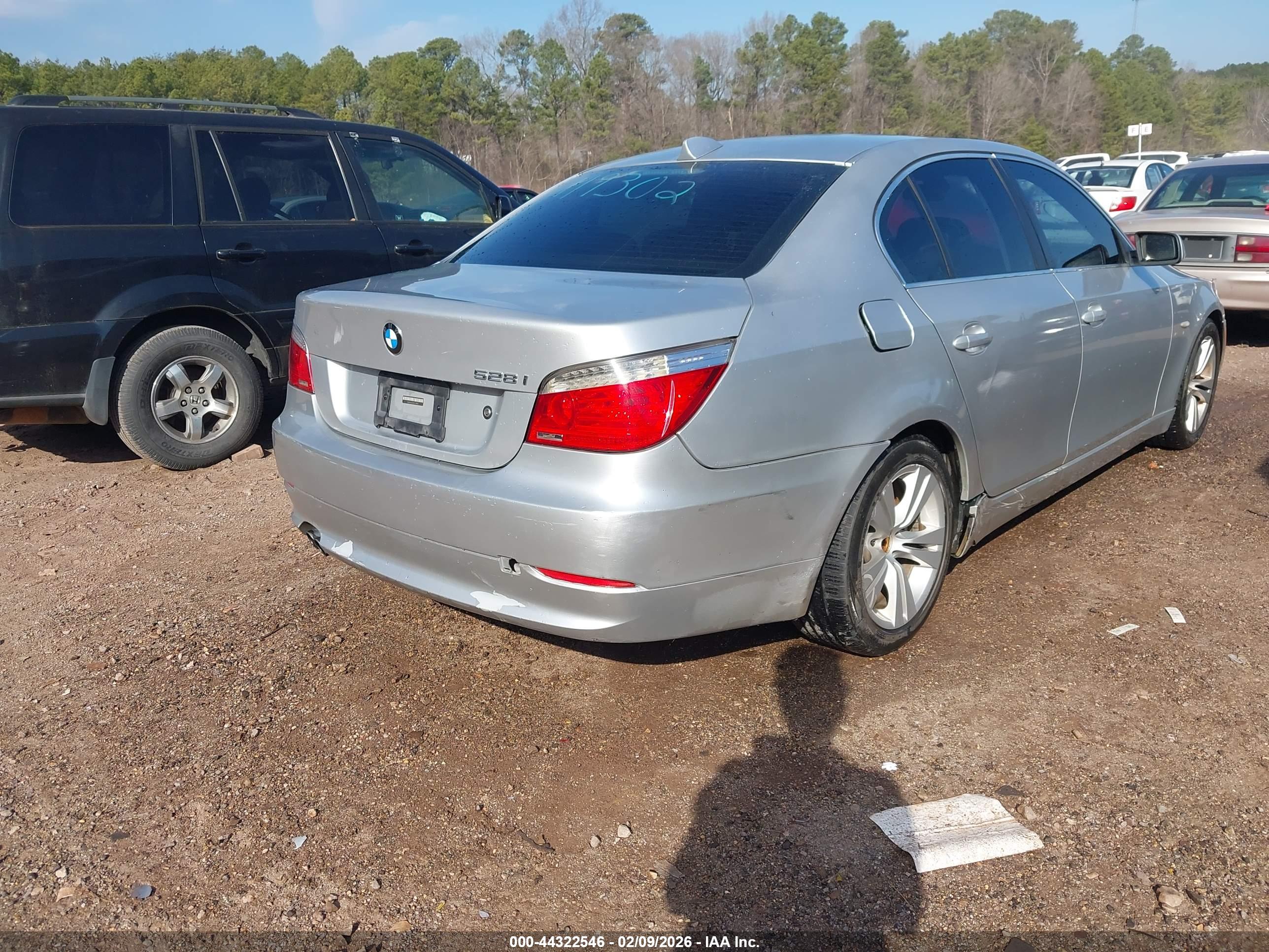 BMW 528I image 4