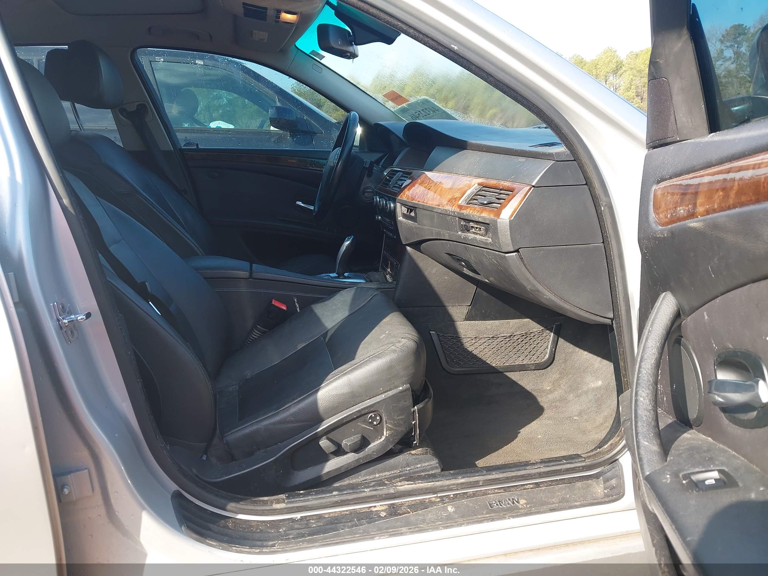 BMW 528I image 5
