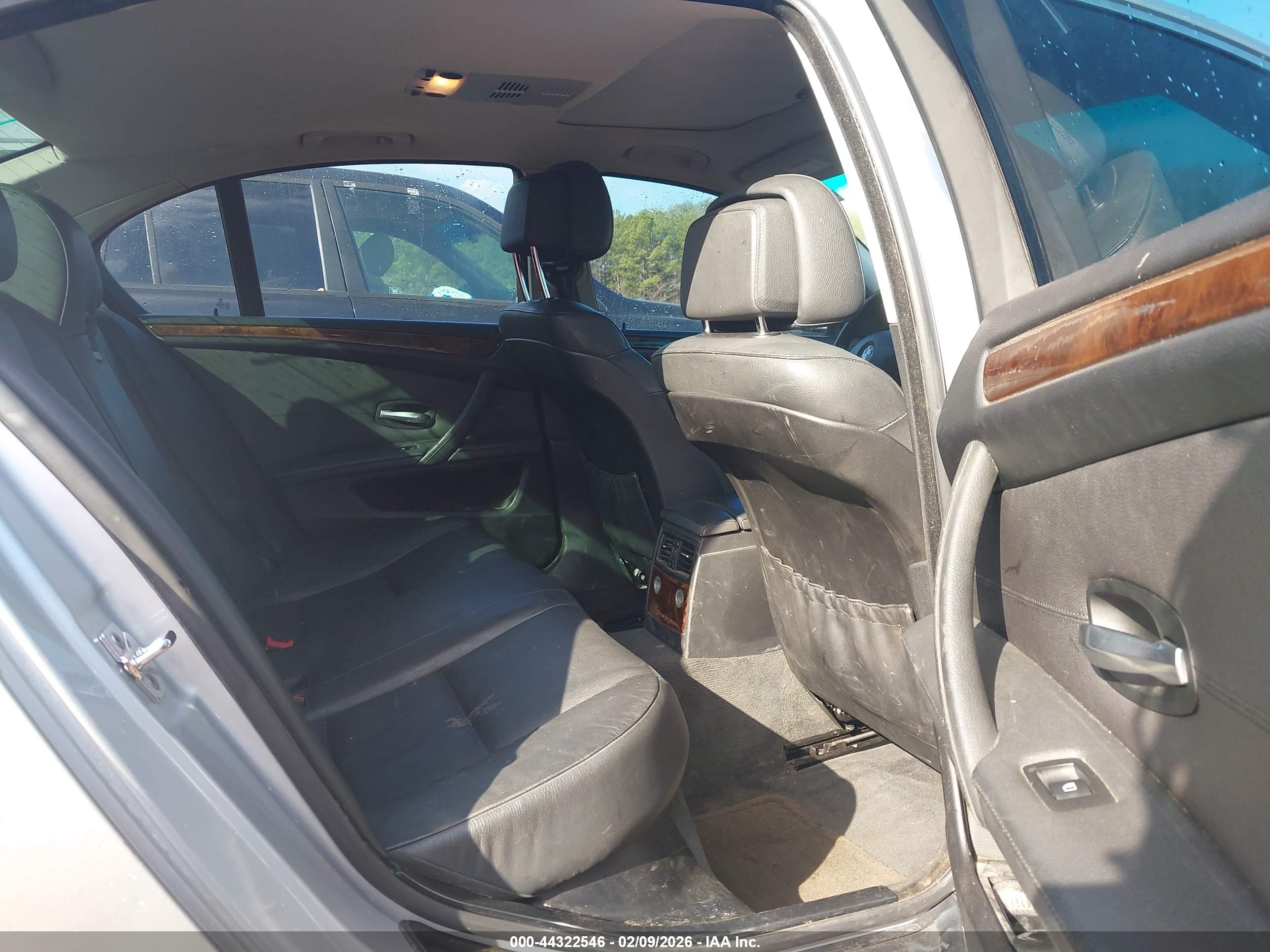 BMW 528I image 8