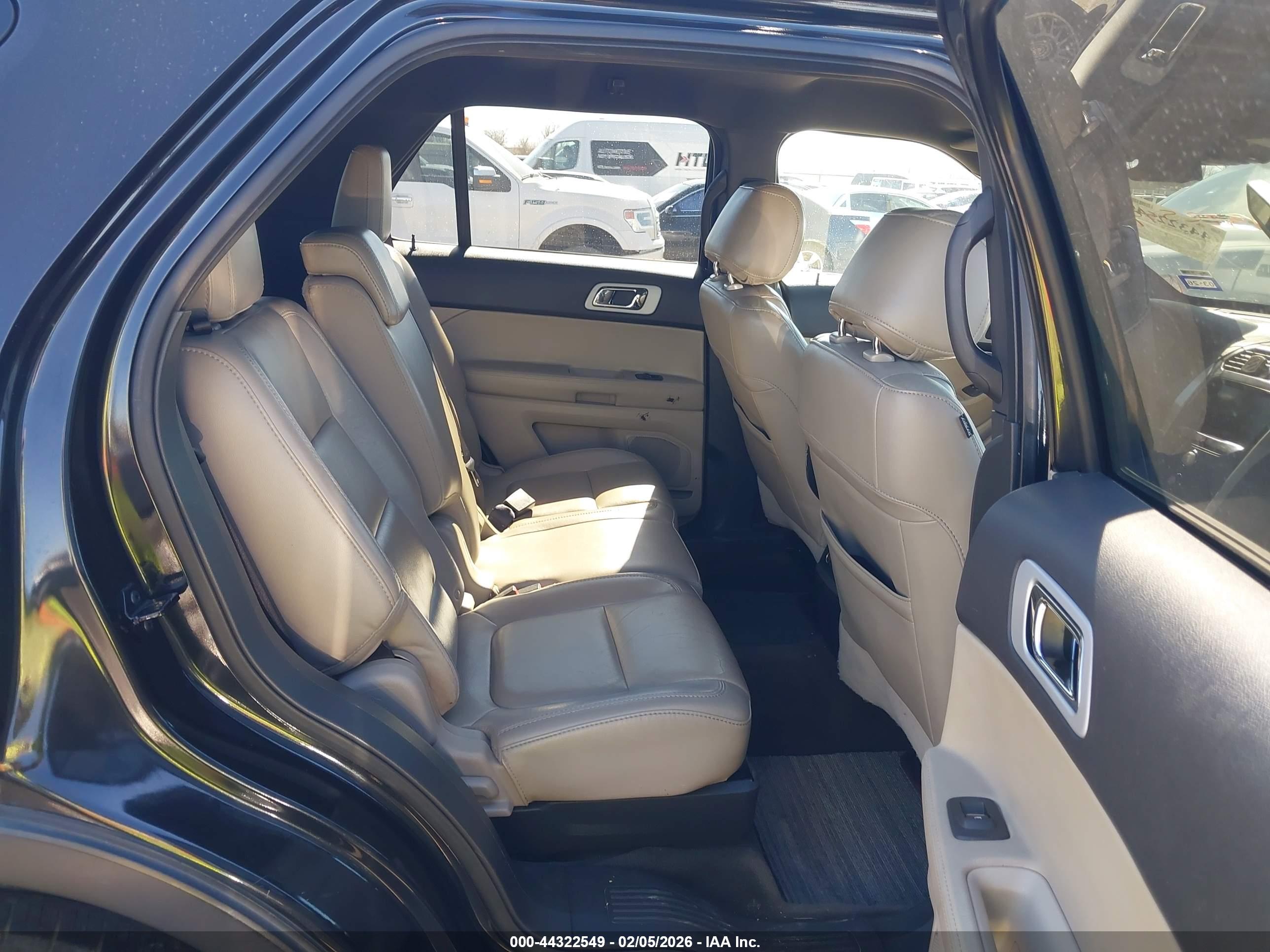 FORD EXPLORER image 8