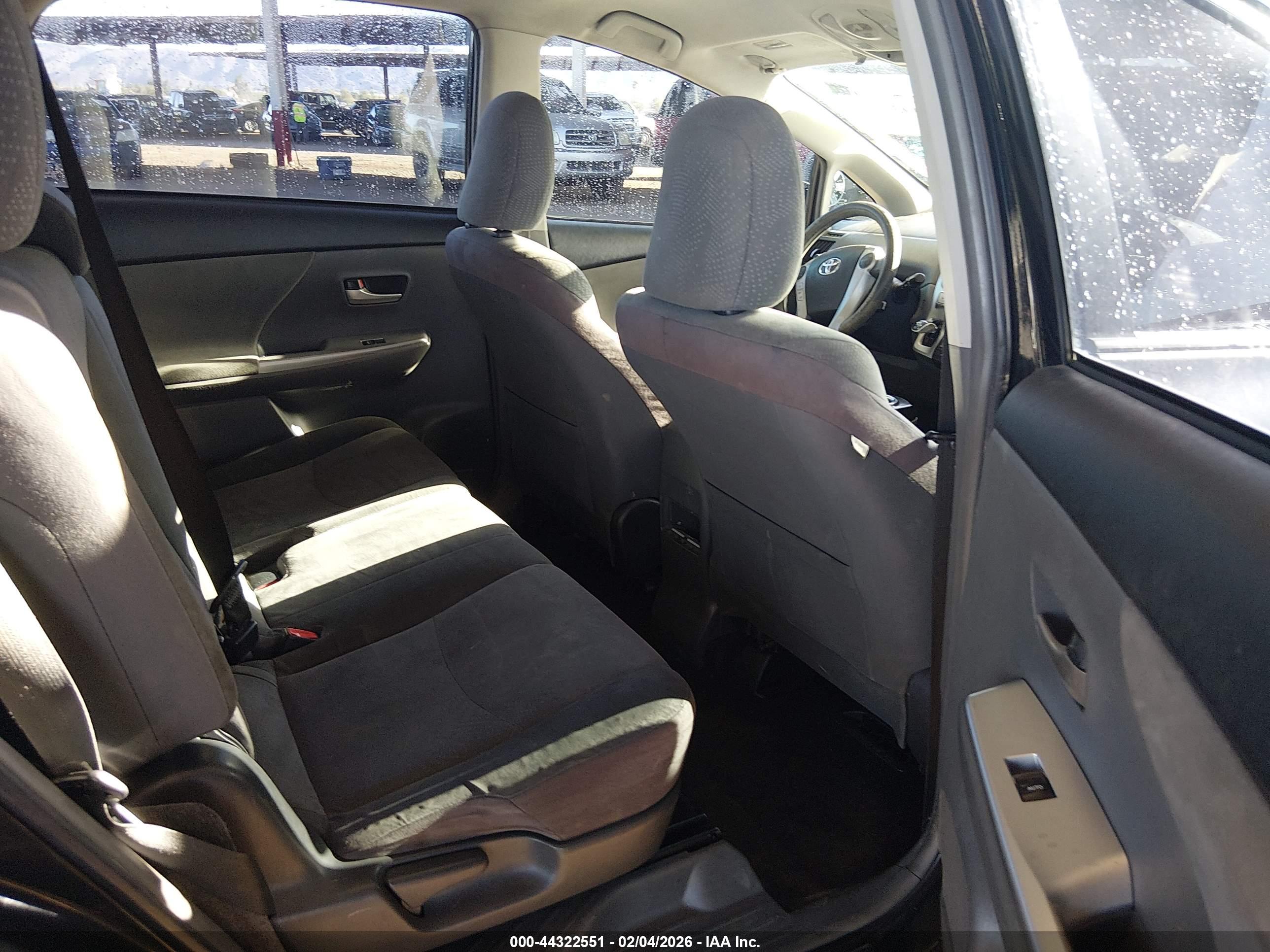 TOYOTA PRIUS image 8