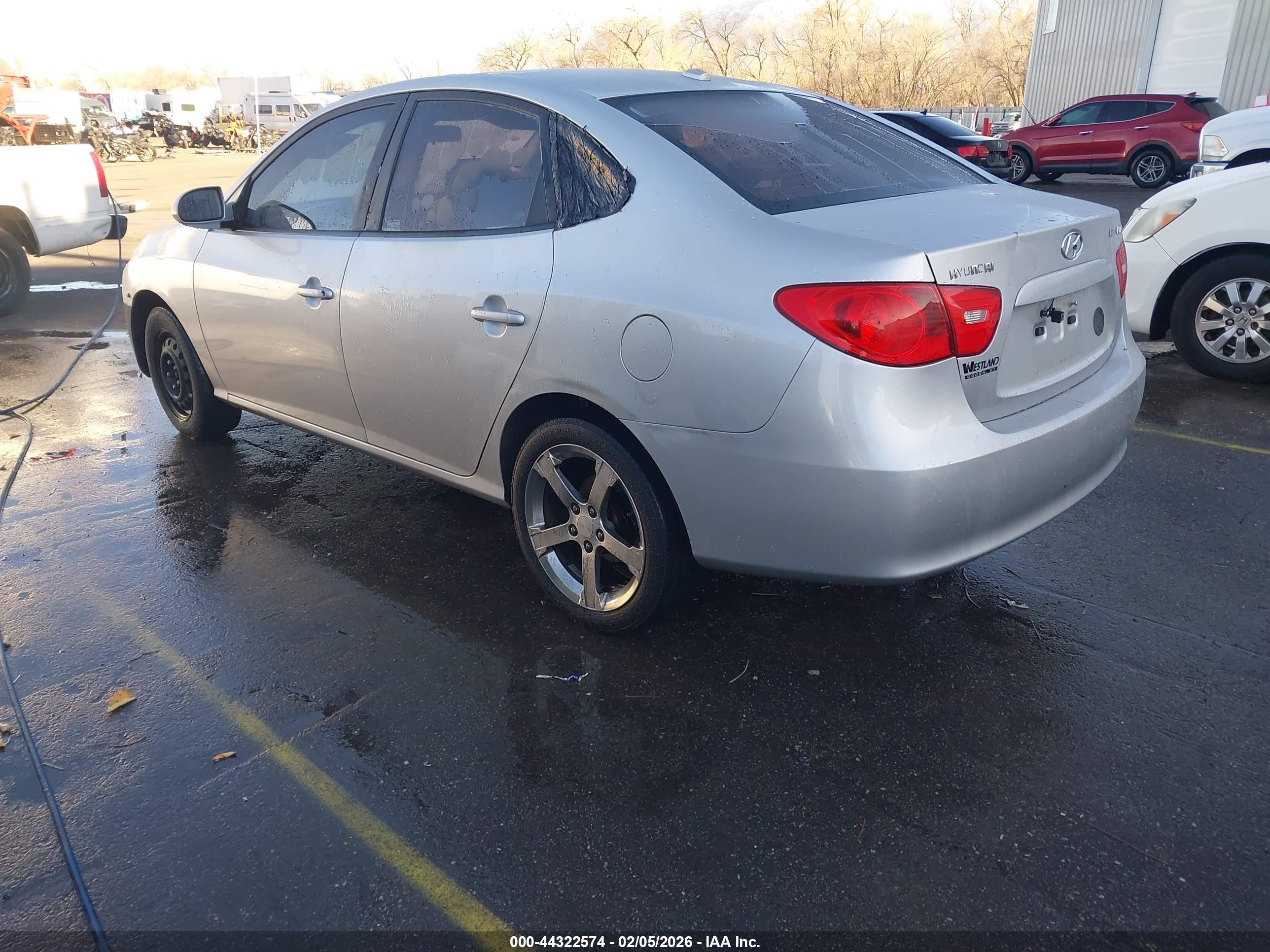 HYUNDAI ELANTRA image 3
