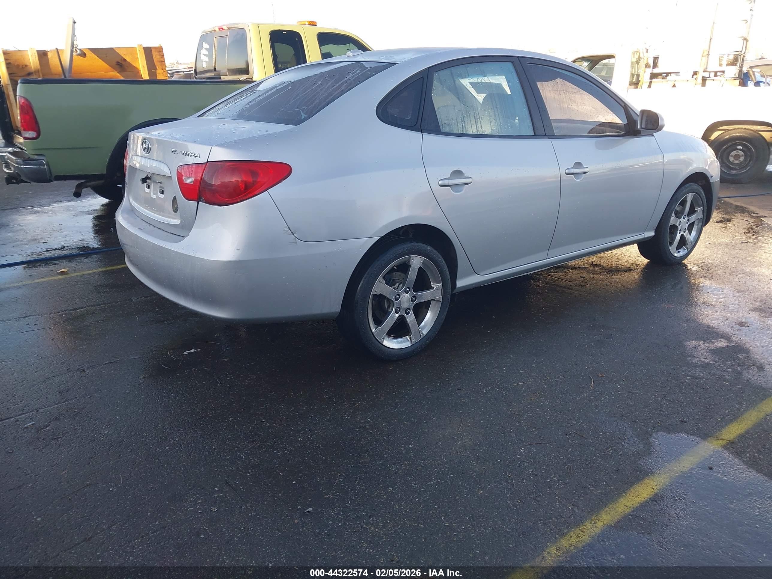 HYUNDAI ELANTRA image 4