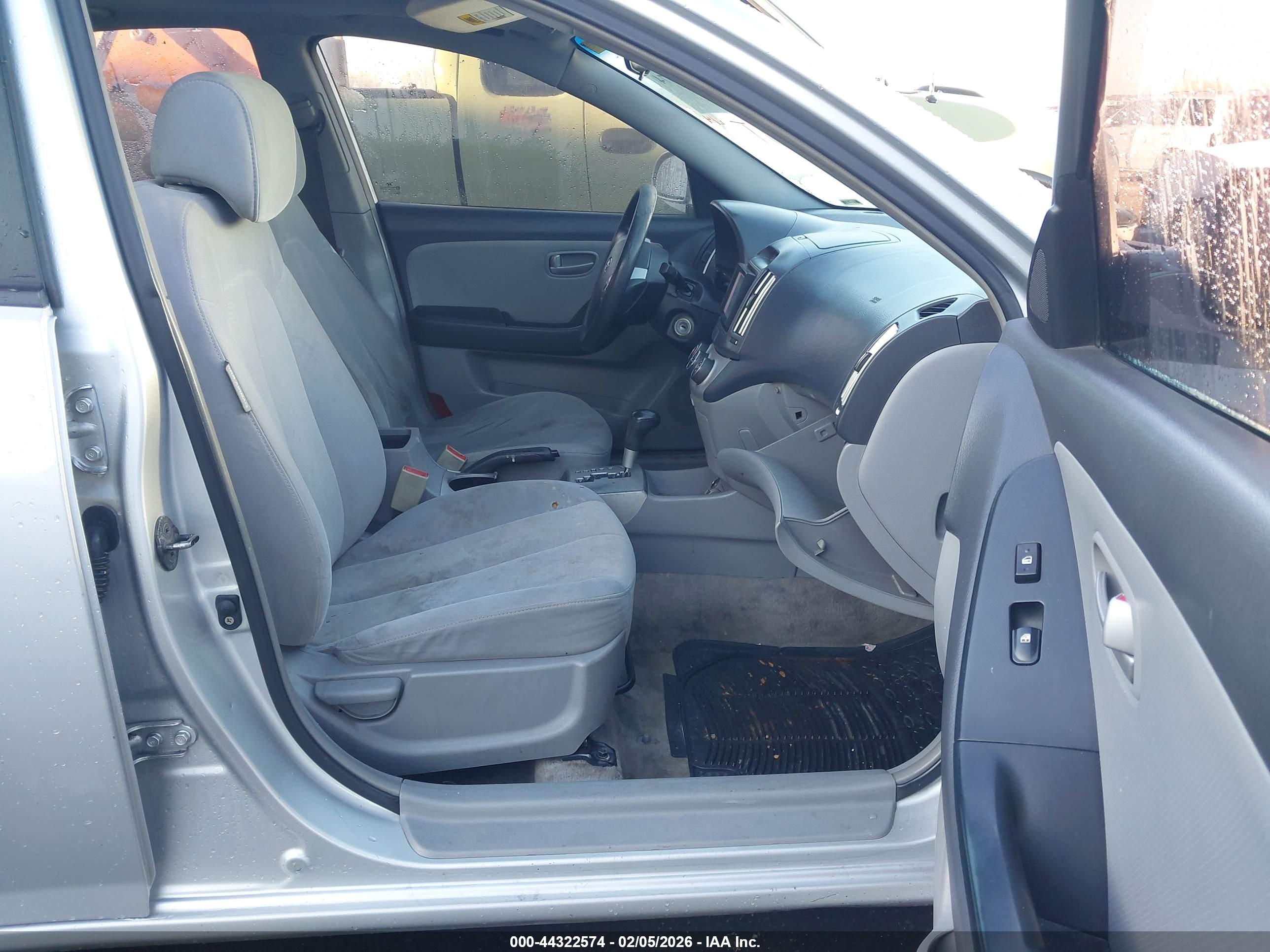 HYUNDAI ELANTRA image 5