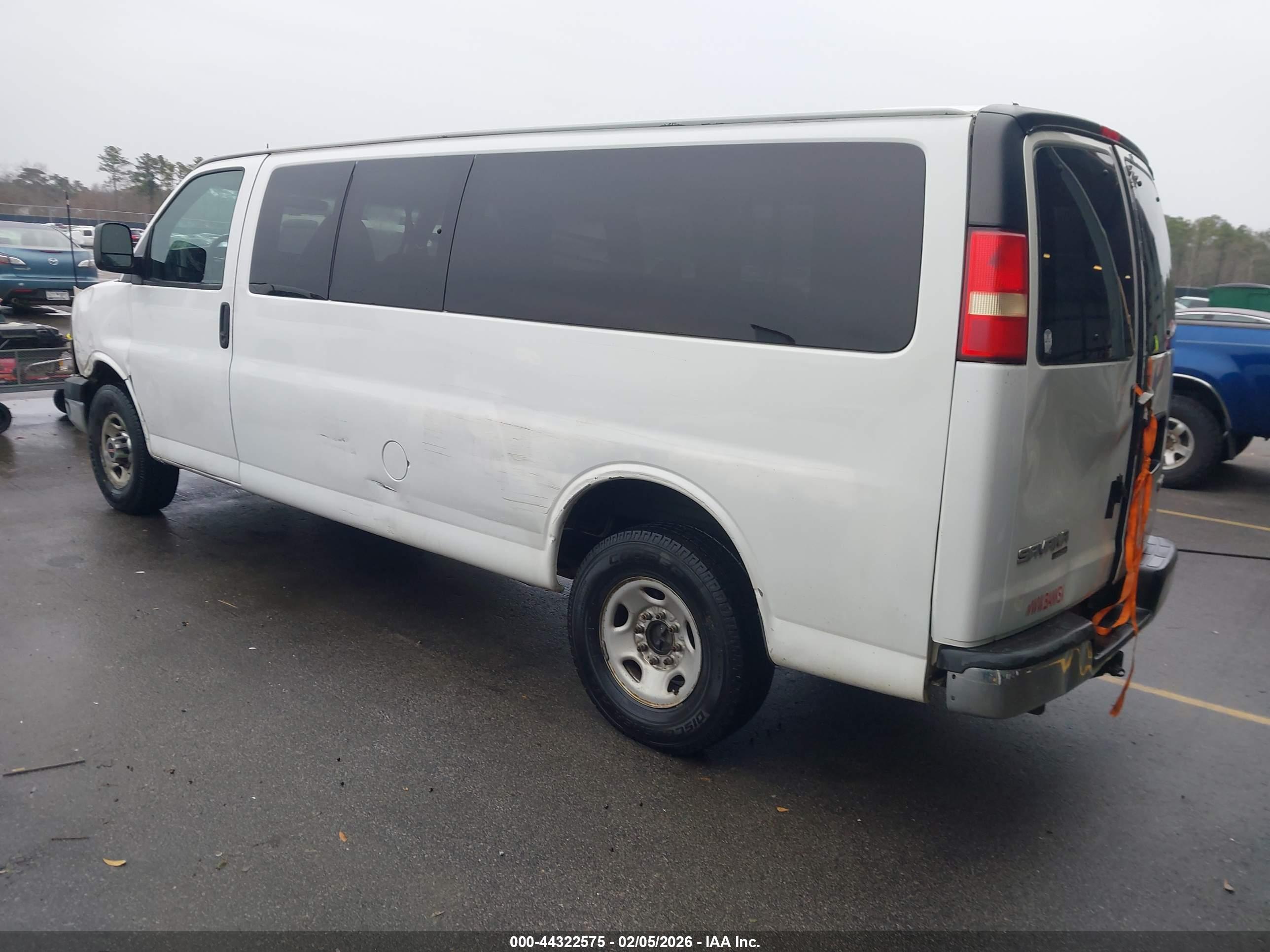 GMC SAVANA image 3