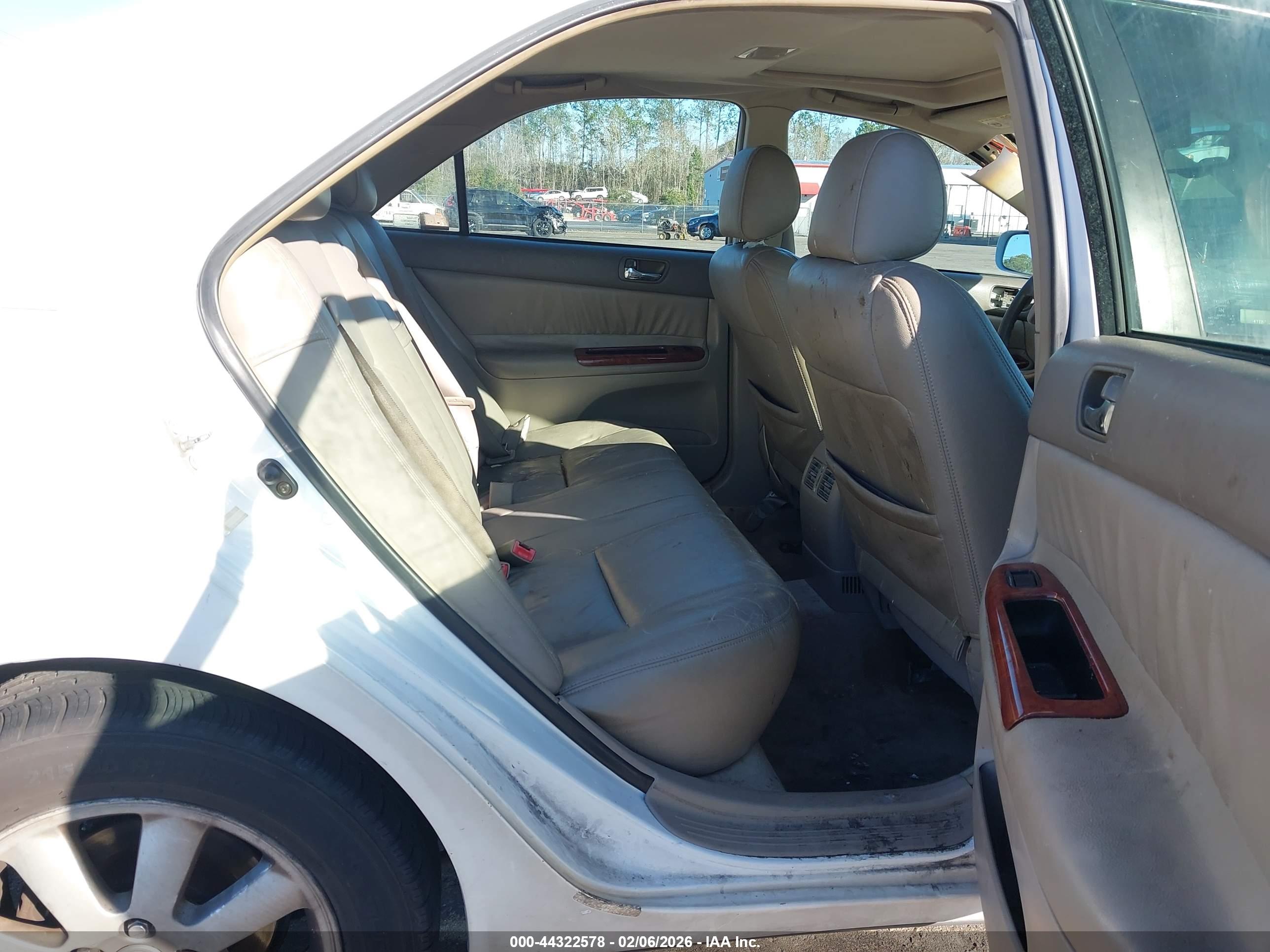 TOYOTA CAMRY image 8