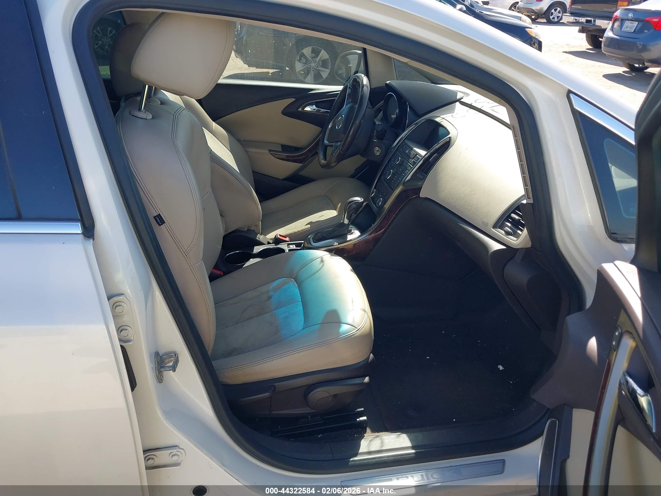 BUICK VERANO image 5