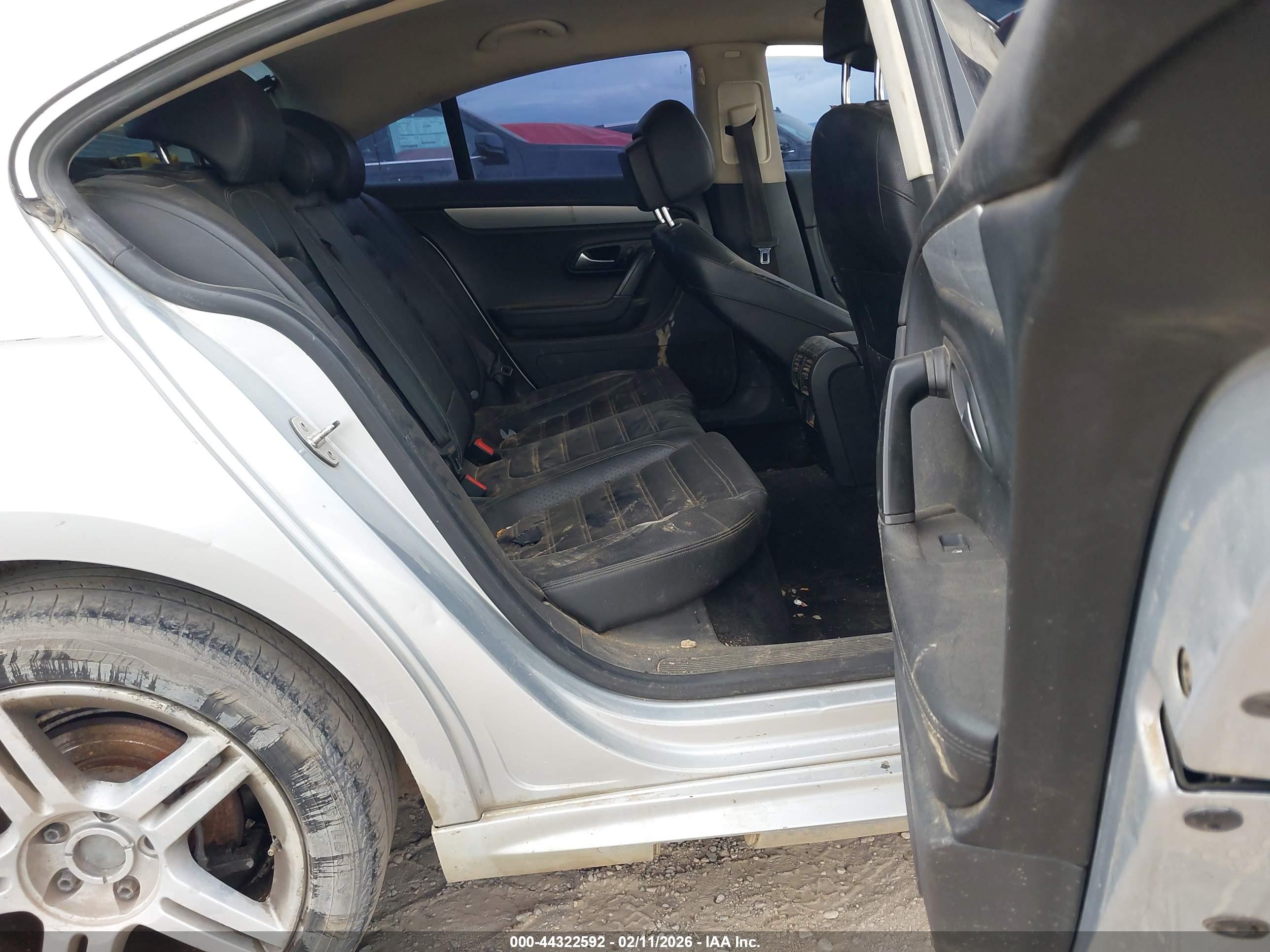 VOLKSWAGEN CC image 8