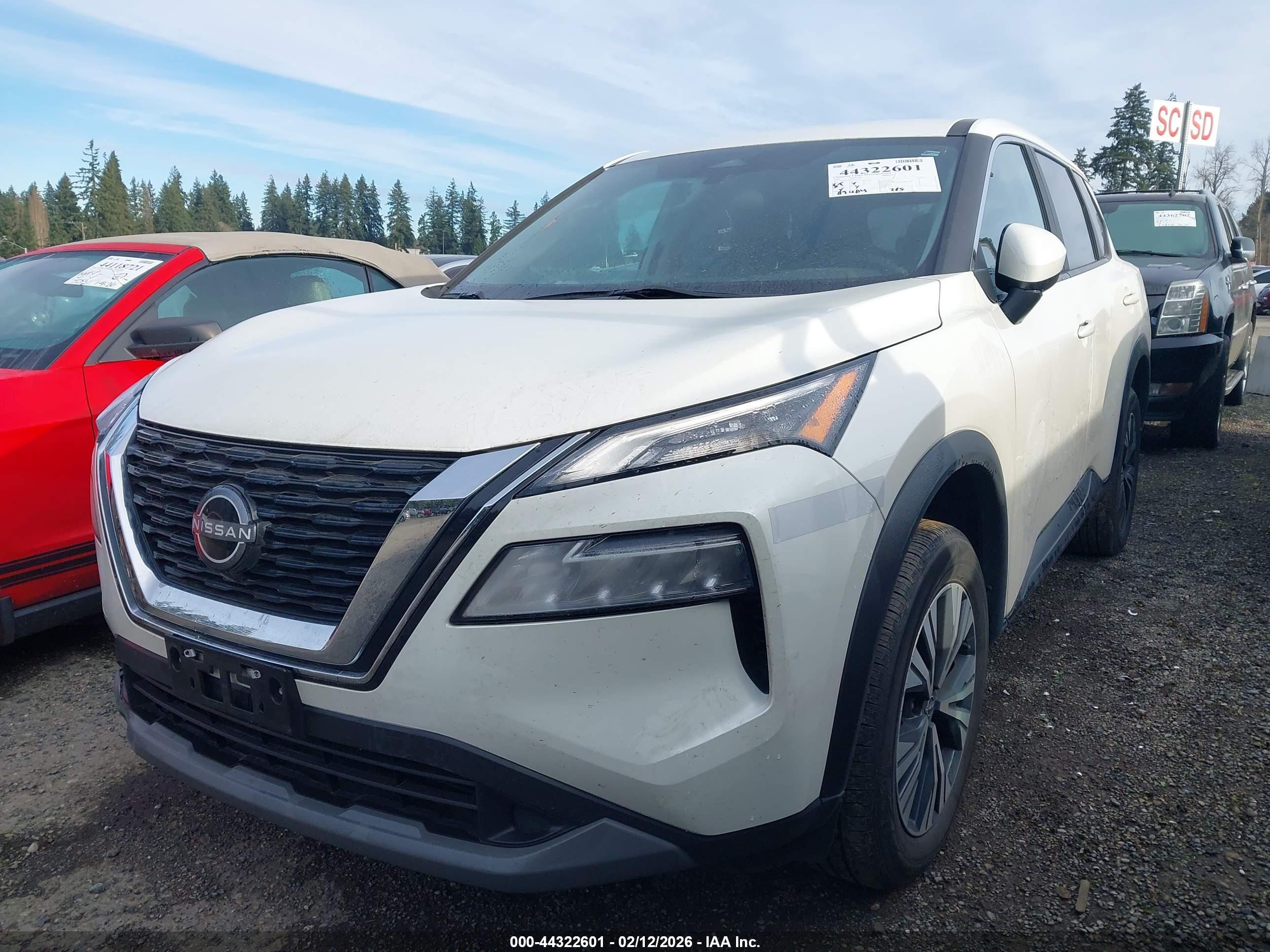 NISSAN ROGUE image 2