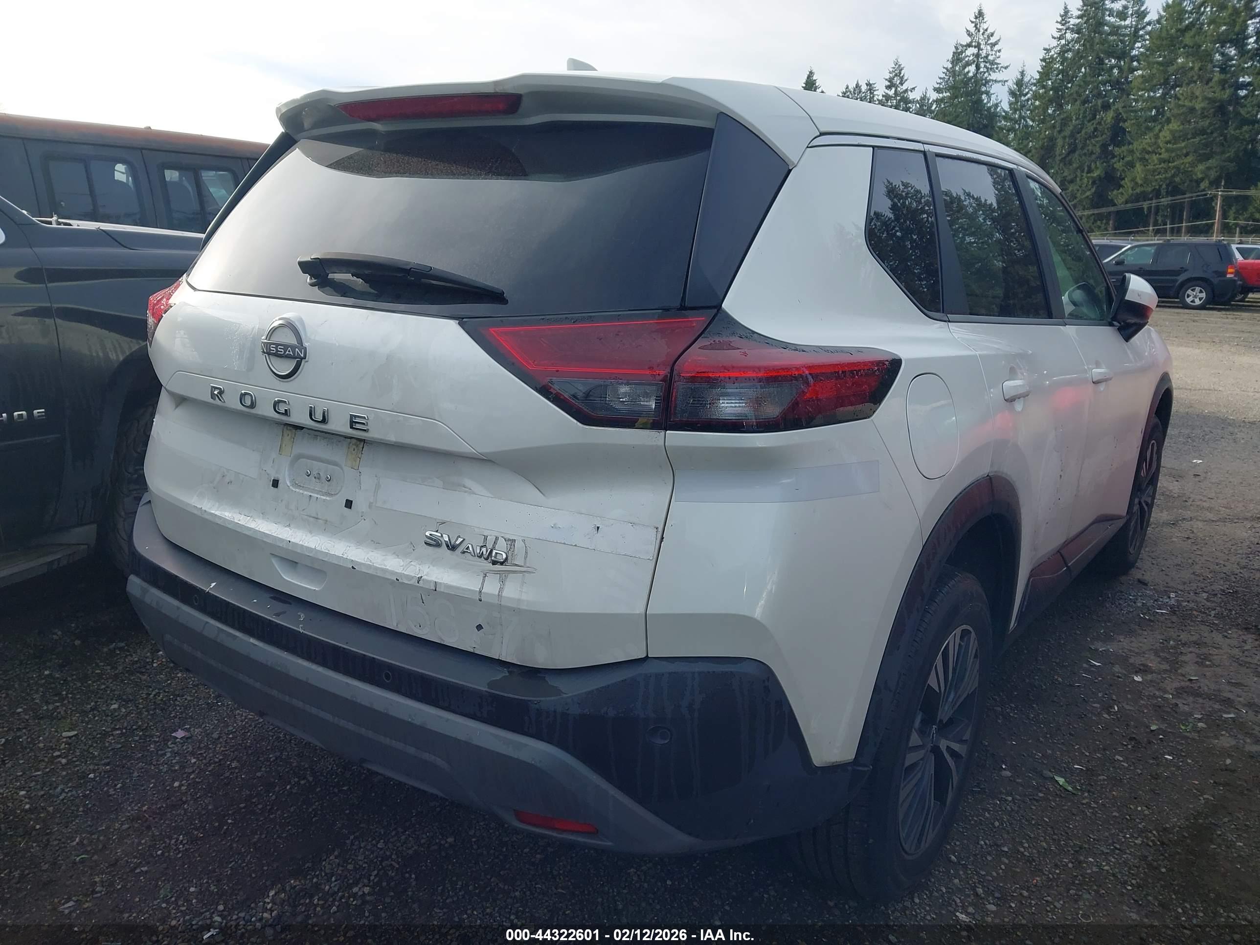 NISSAN ROGUE image 4