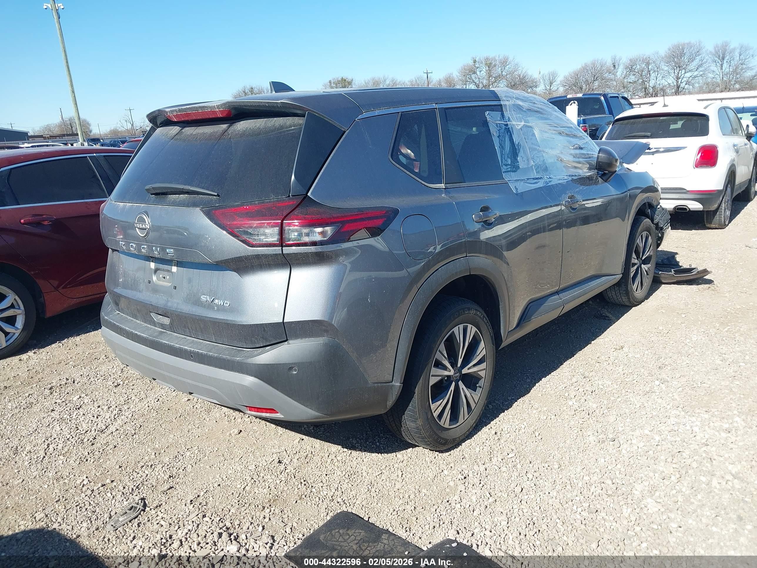 NISSAN ROGUE image 4