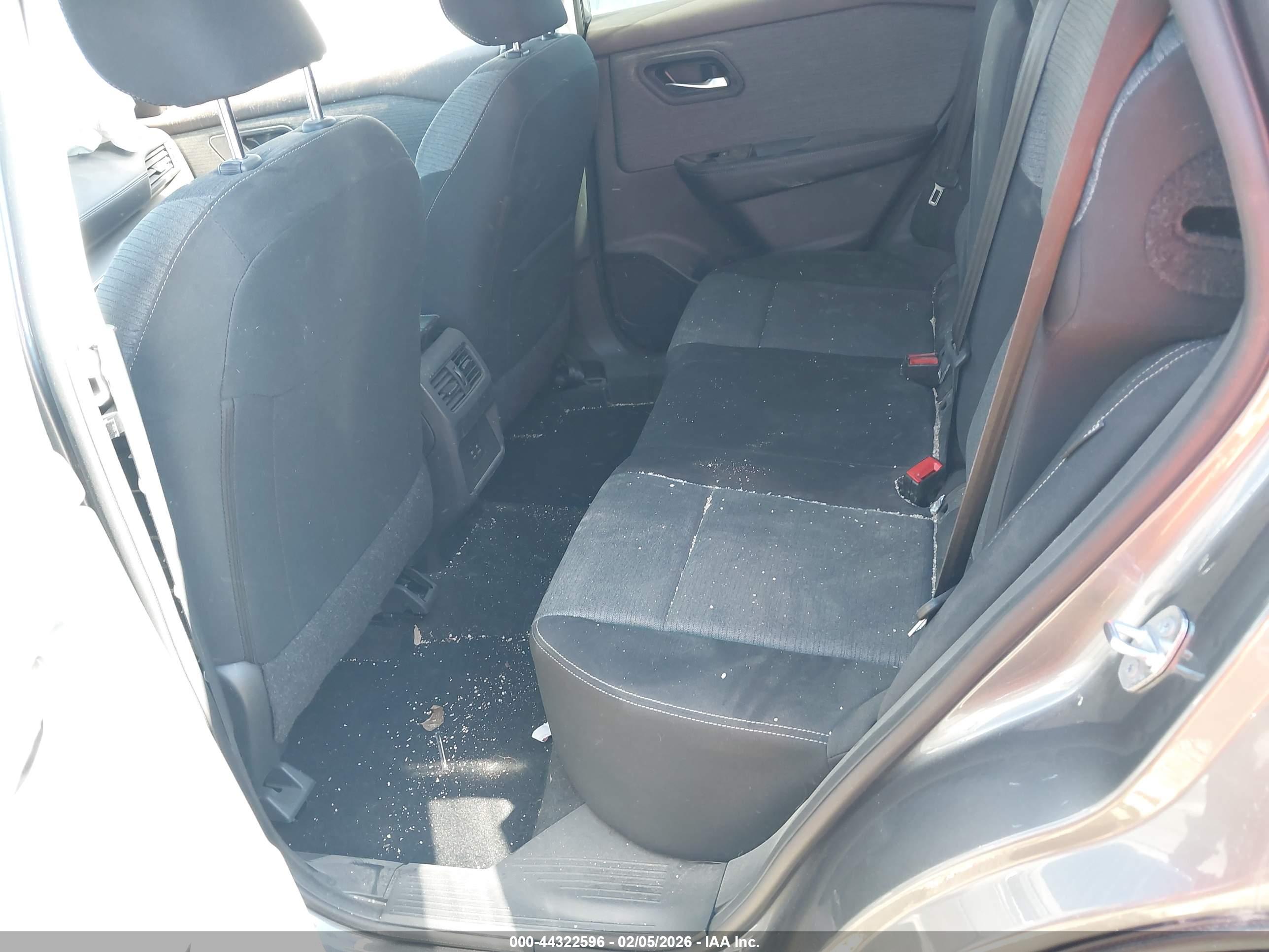 NISSAN ROGUE image 8