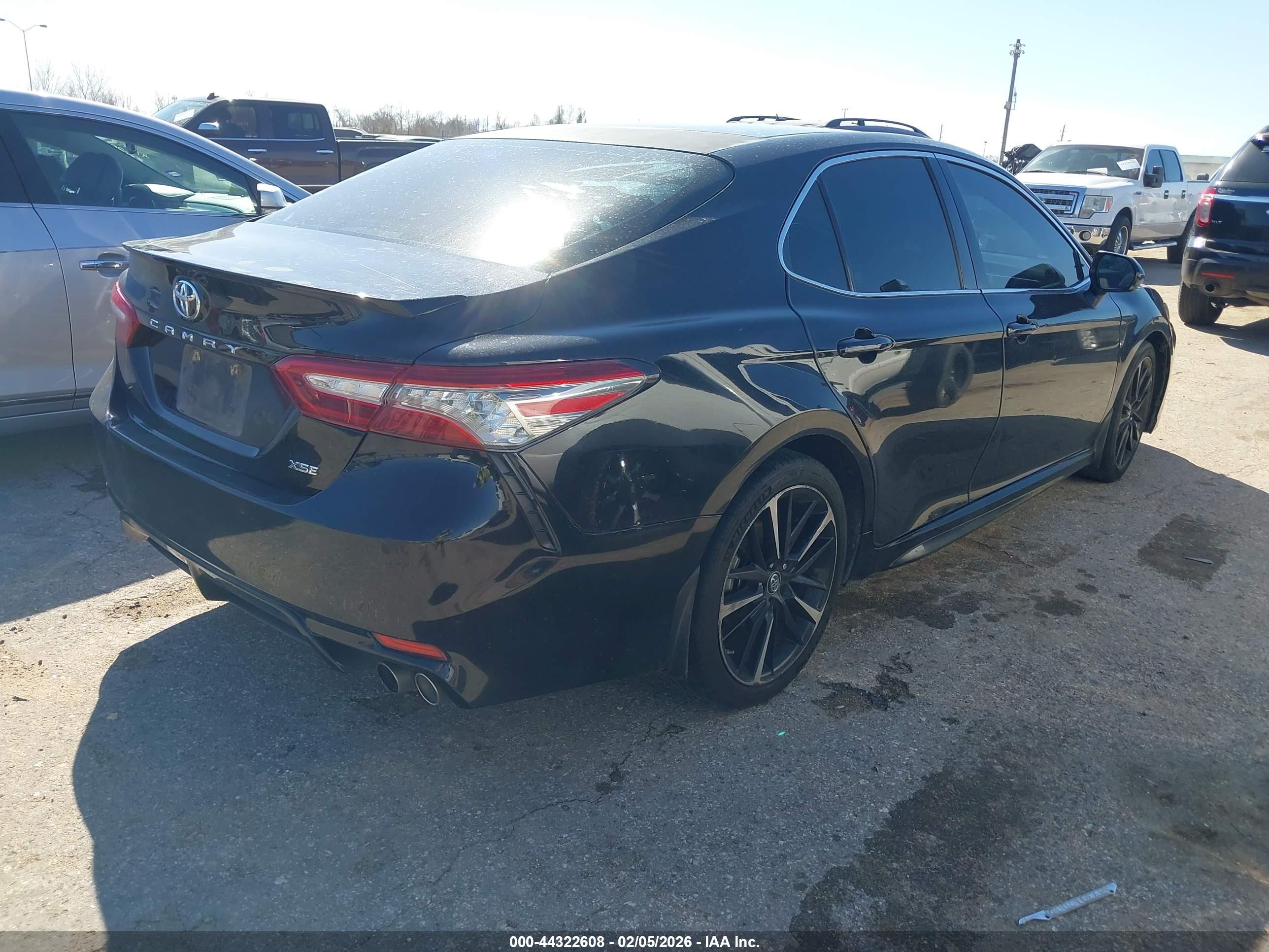 TOYOTA CAMRY image 4