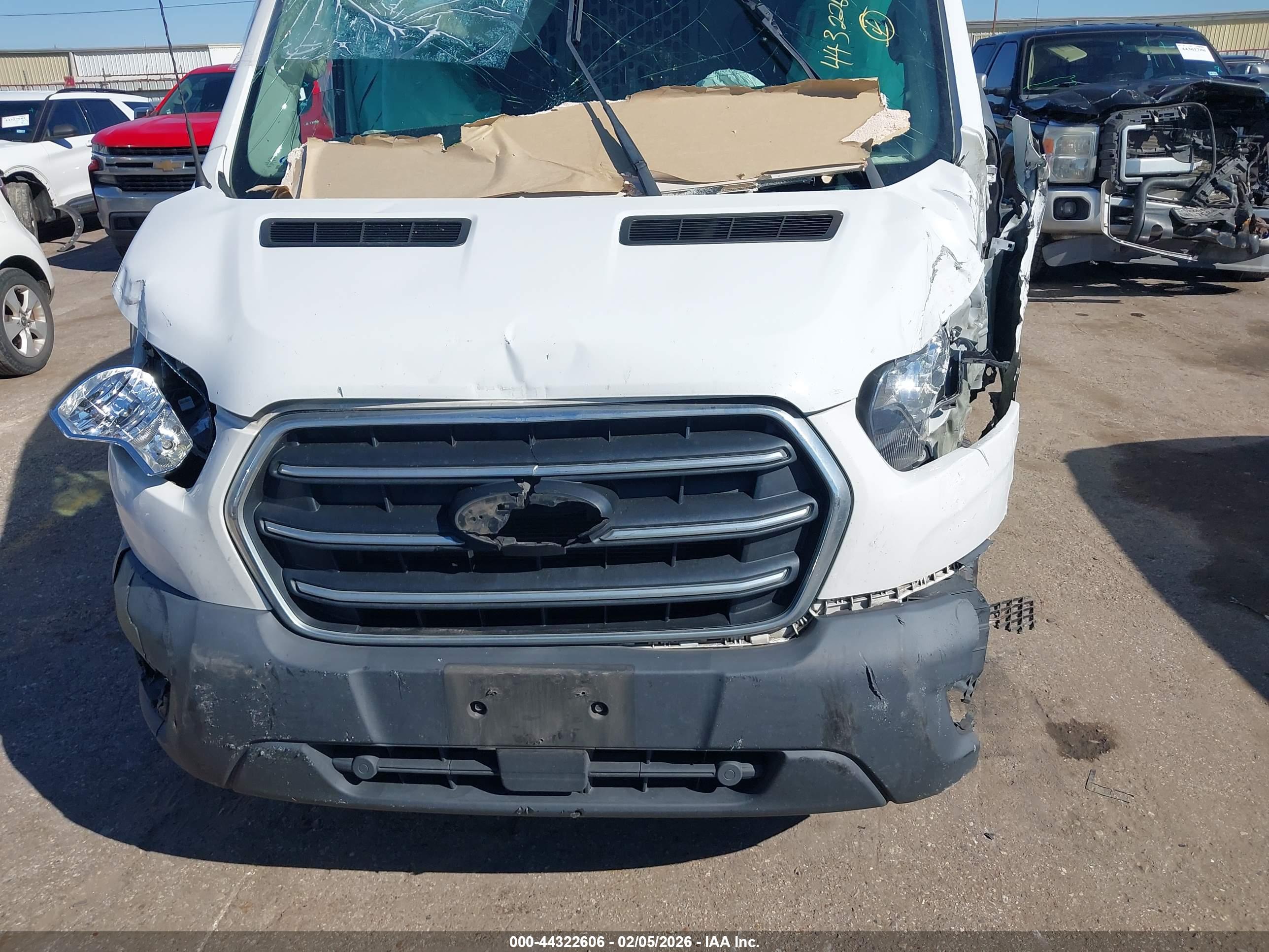 FORD TRANSIT-250 image 10