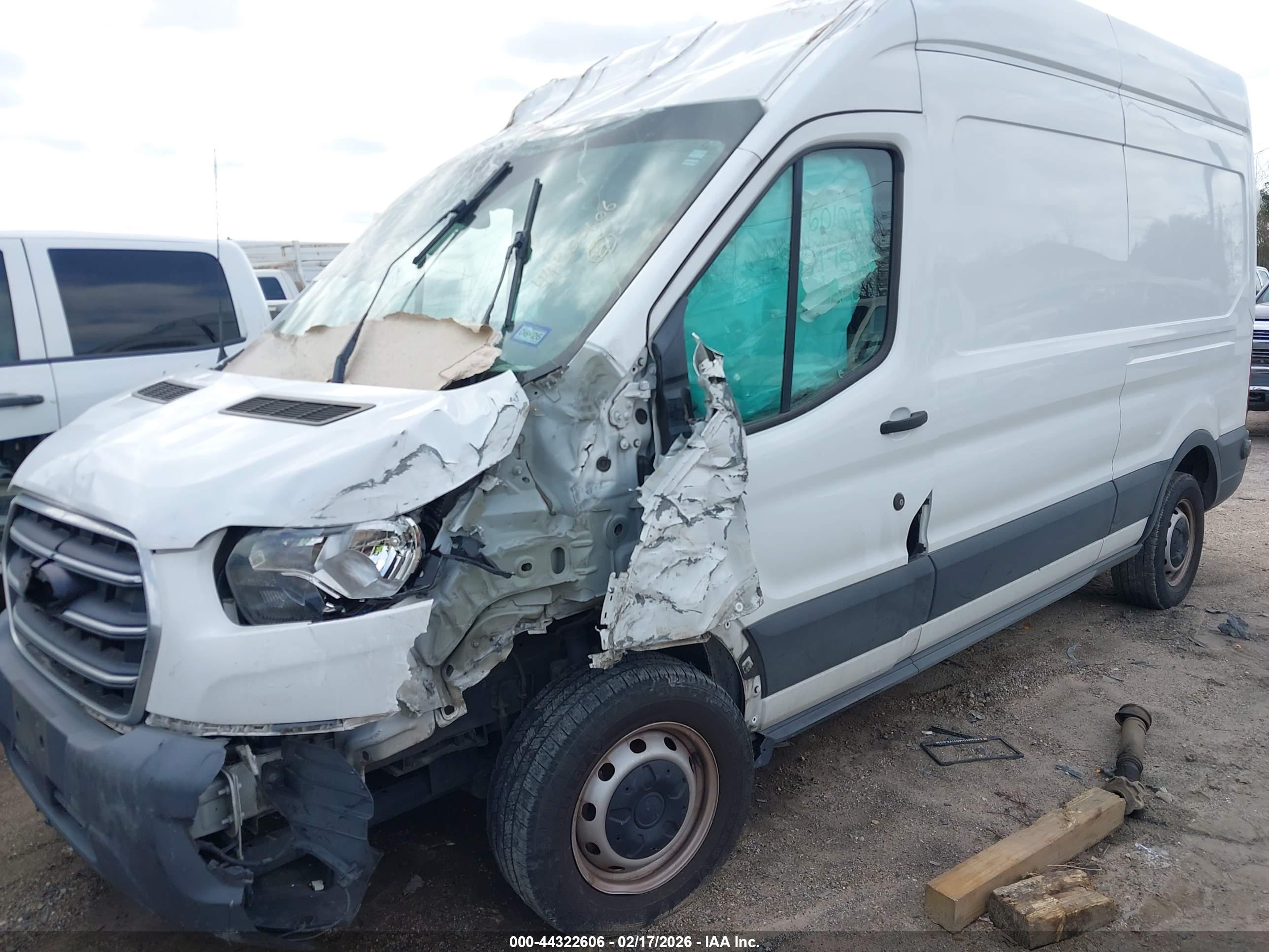 FORD TRANSIT-250 image 2