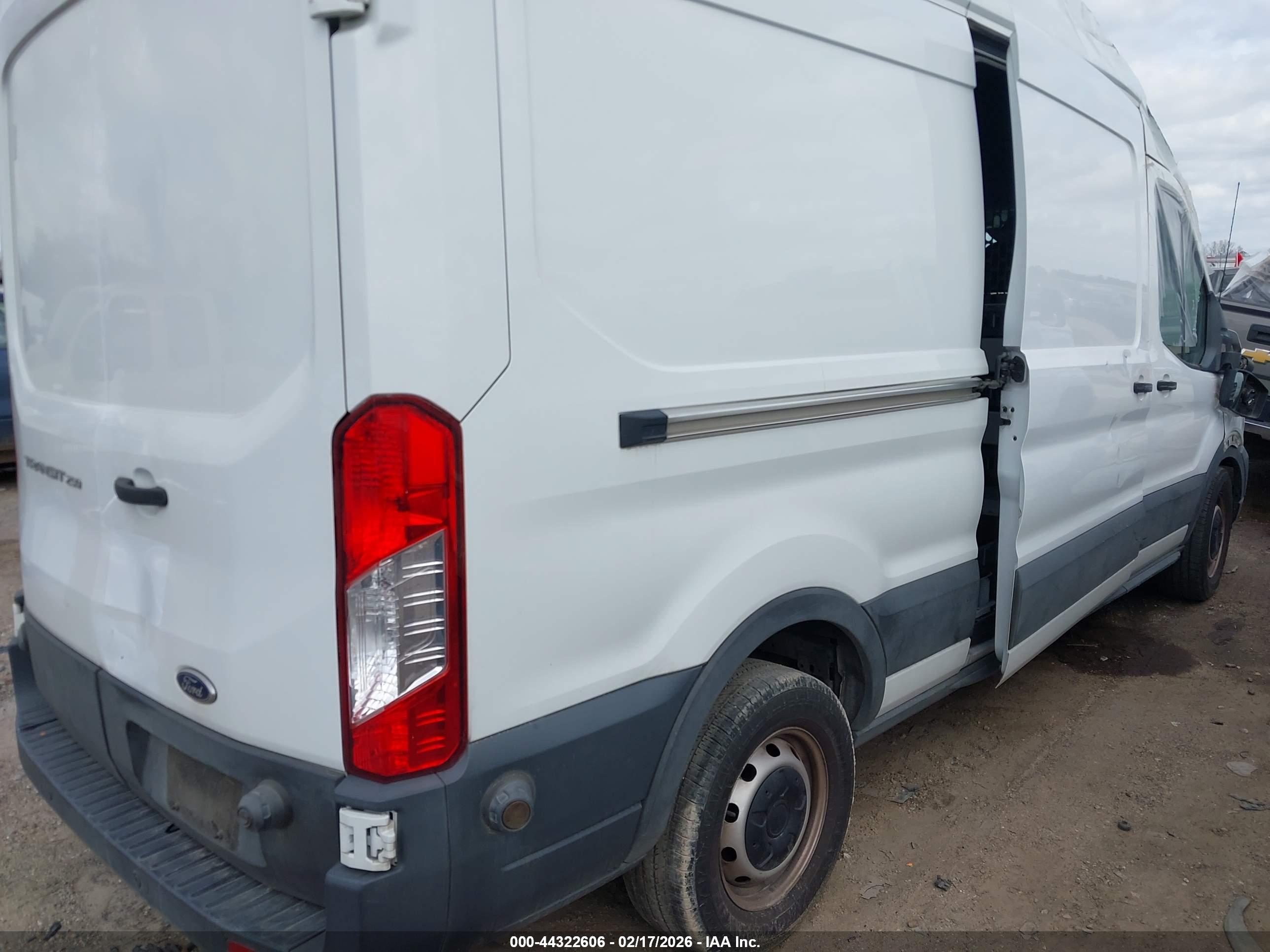 FORD TRANSIT-250 image 4