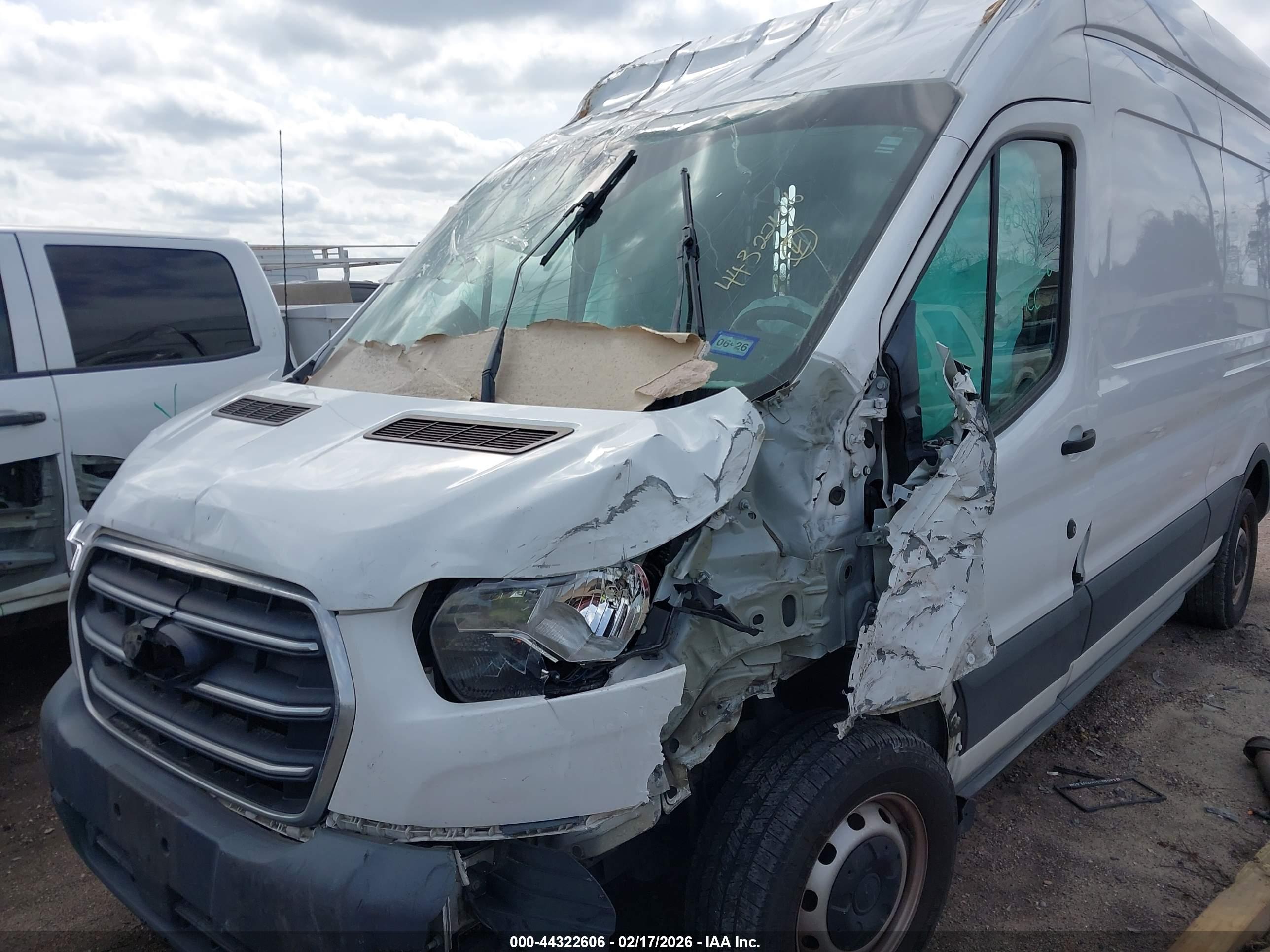 FORD TRANSIT-250 image 6