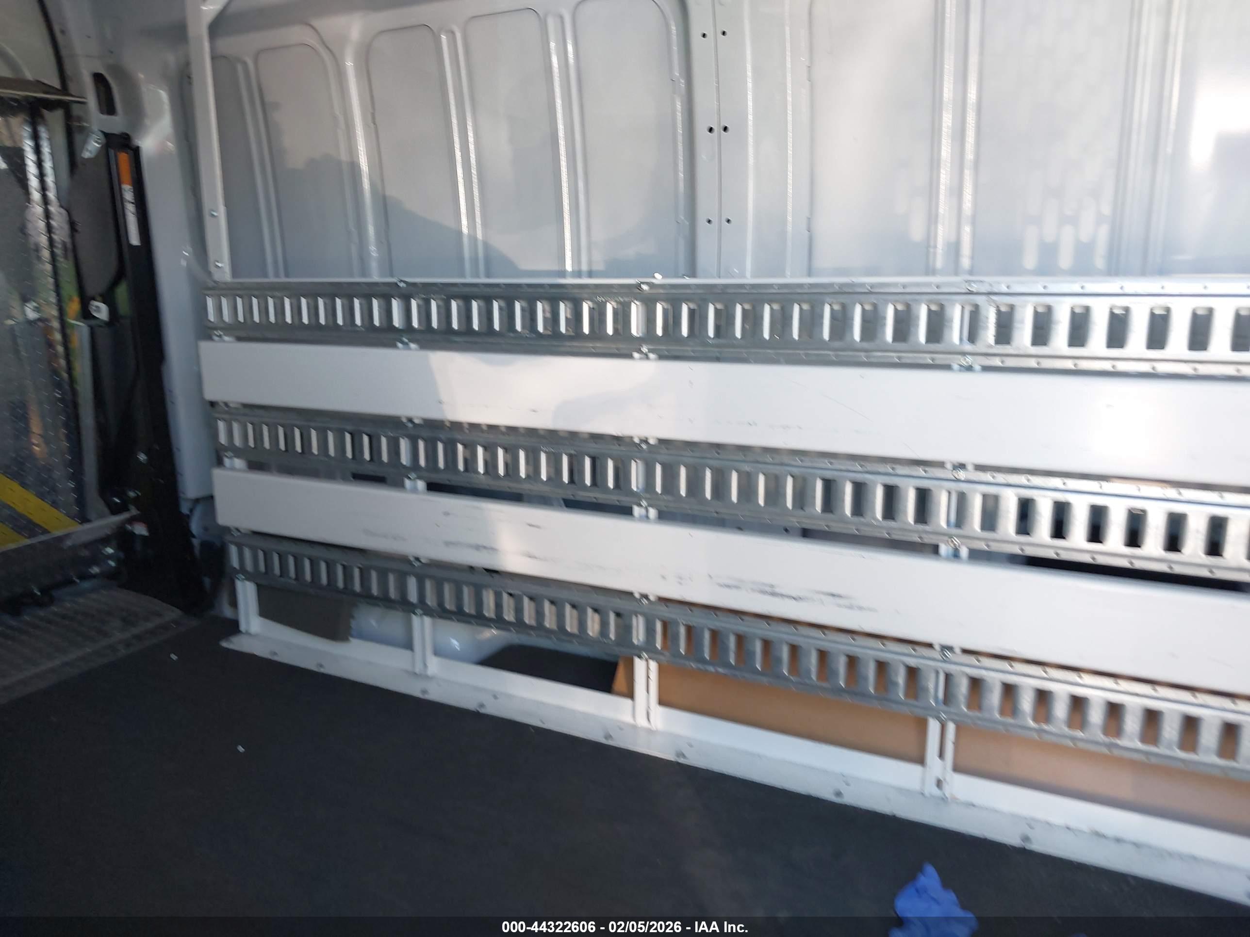 FORD TRANSIT-250 image 8