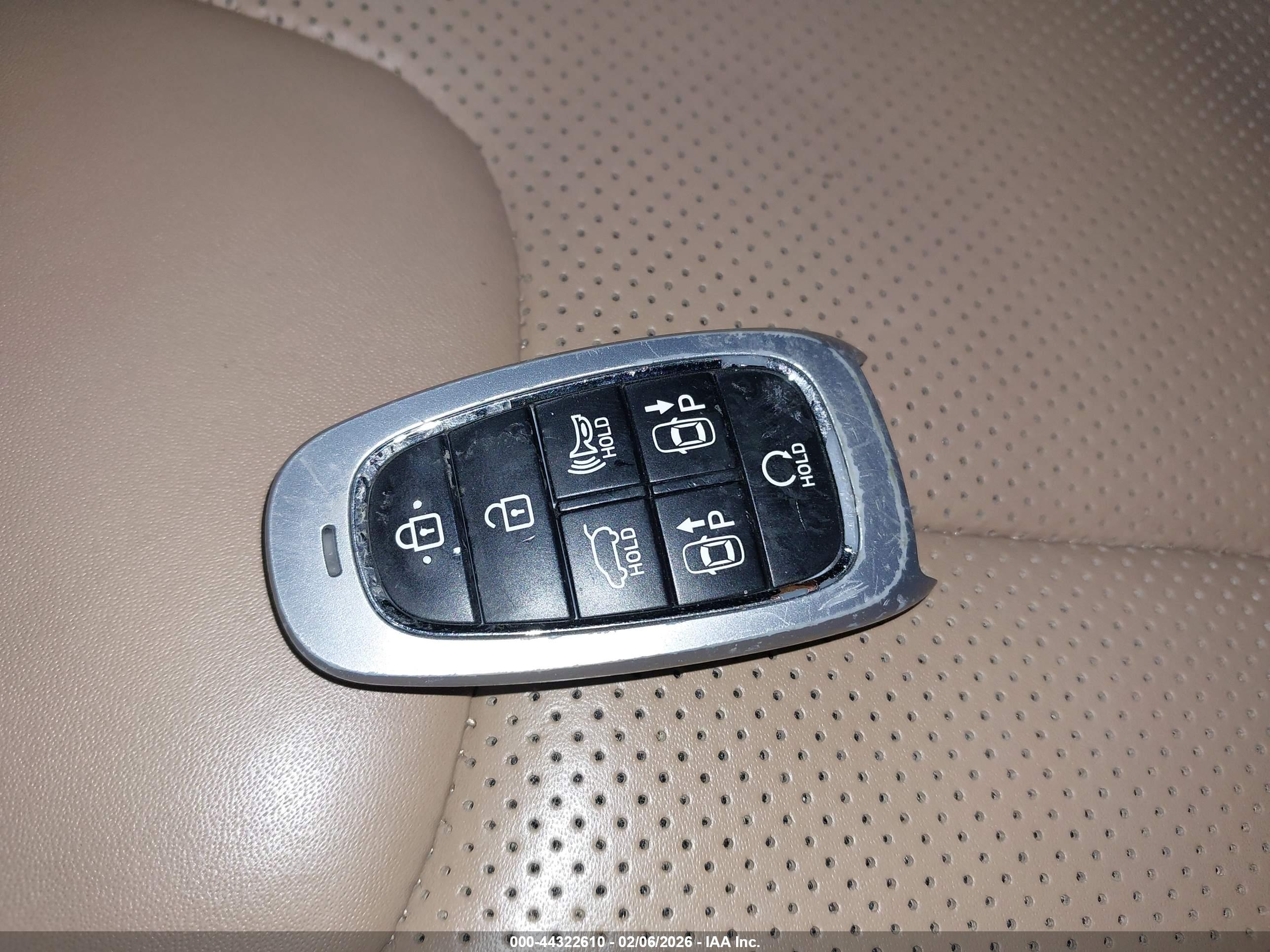 HYUNDAI SANTA image 11