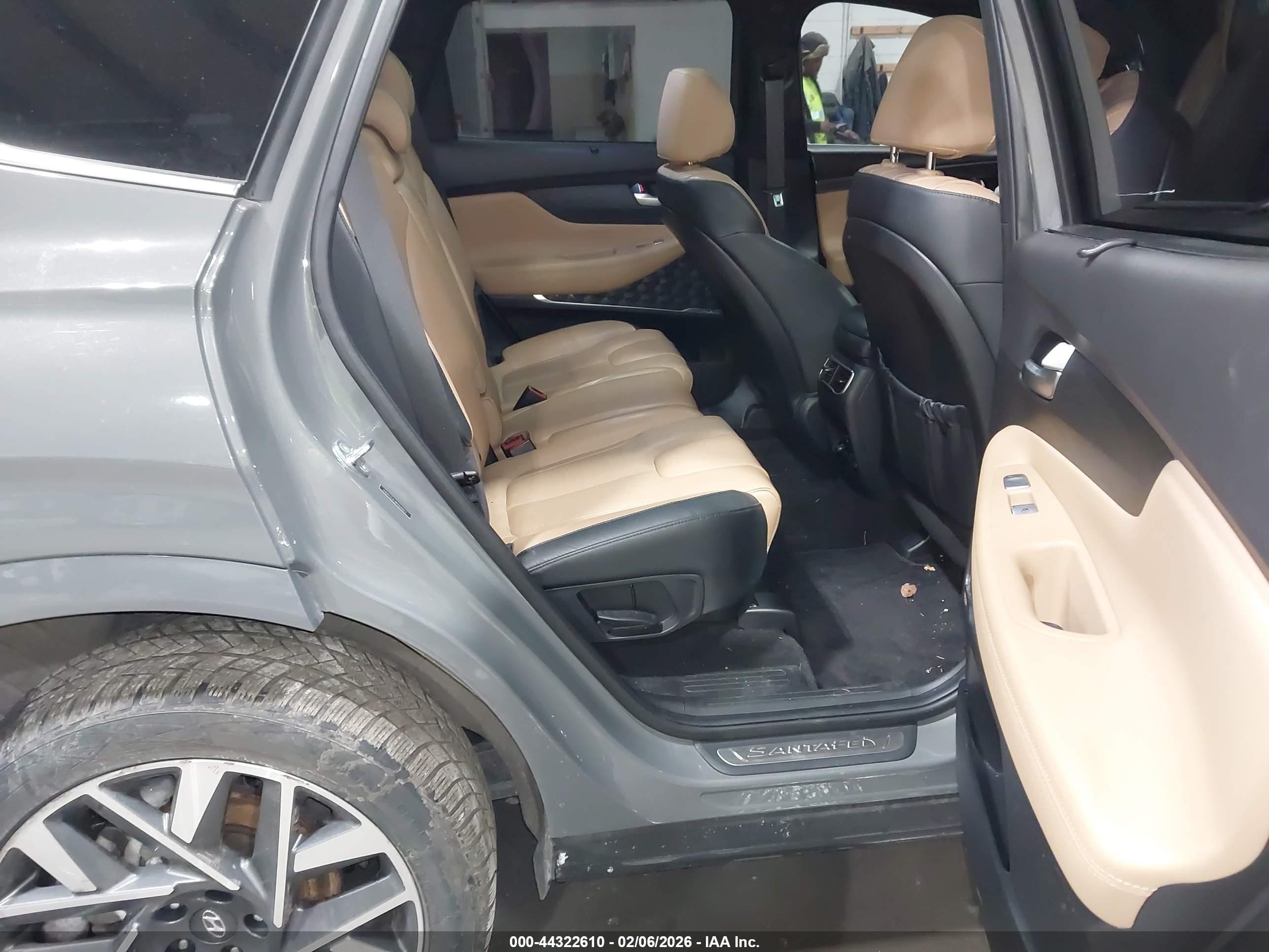 HYUNDAI SANTA image 8