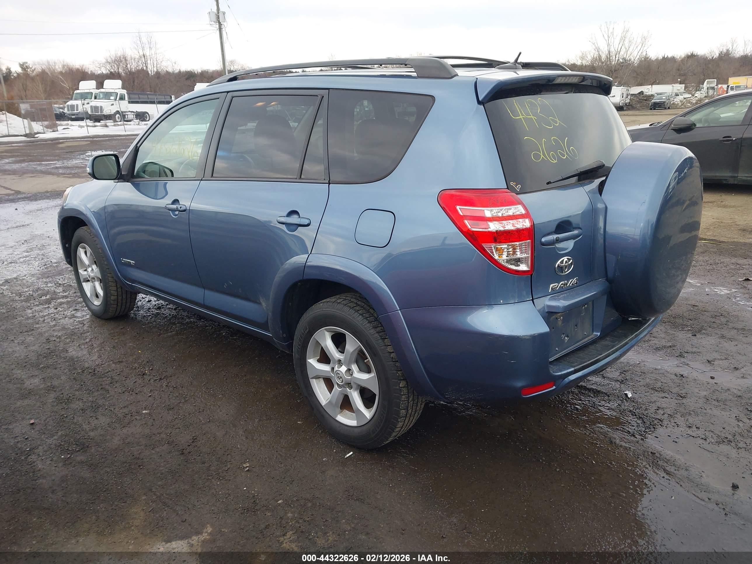 TOYOTA RAV4 image 3