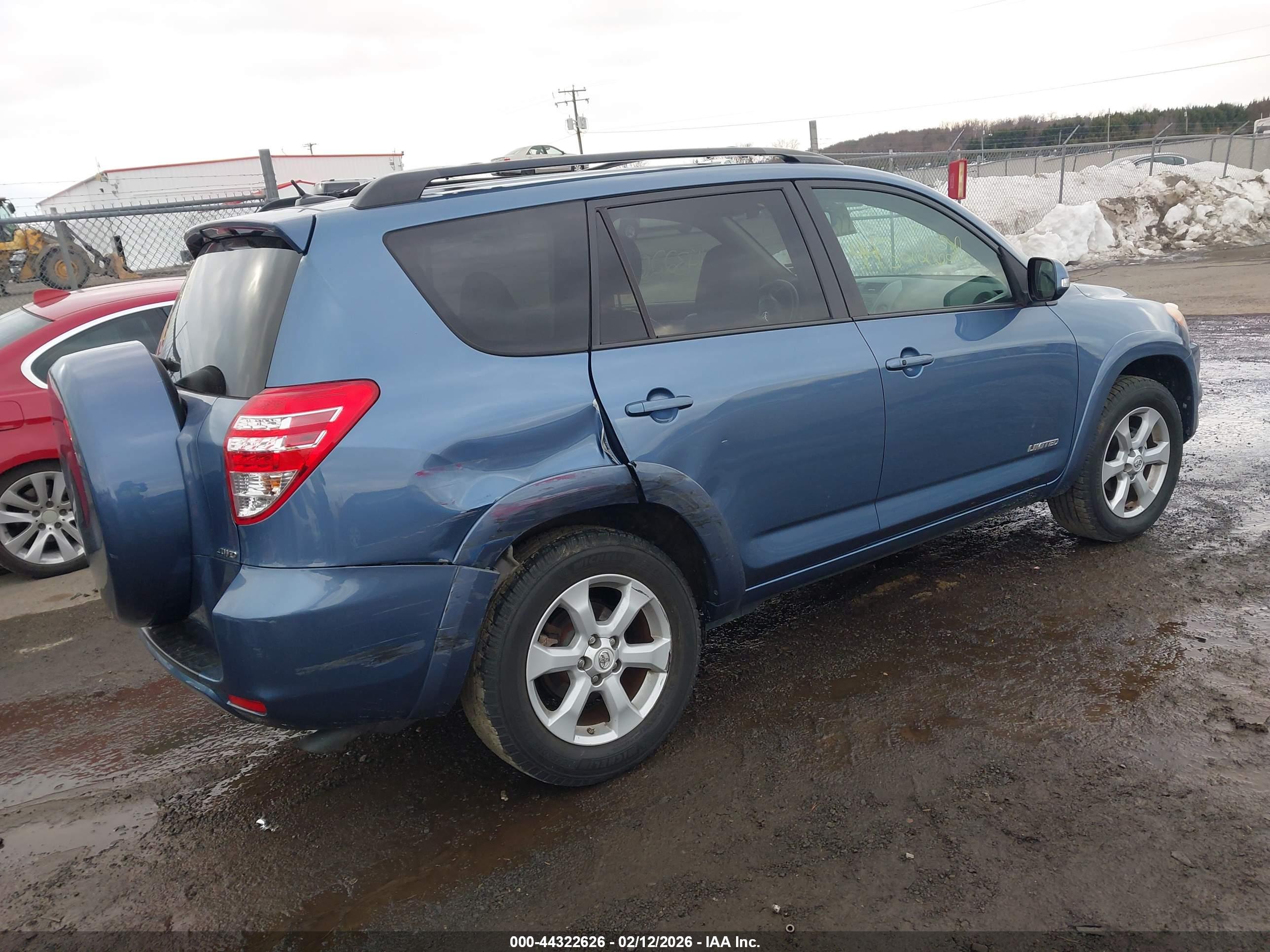TOYOTA RAV4 image 4