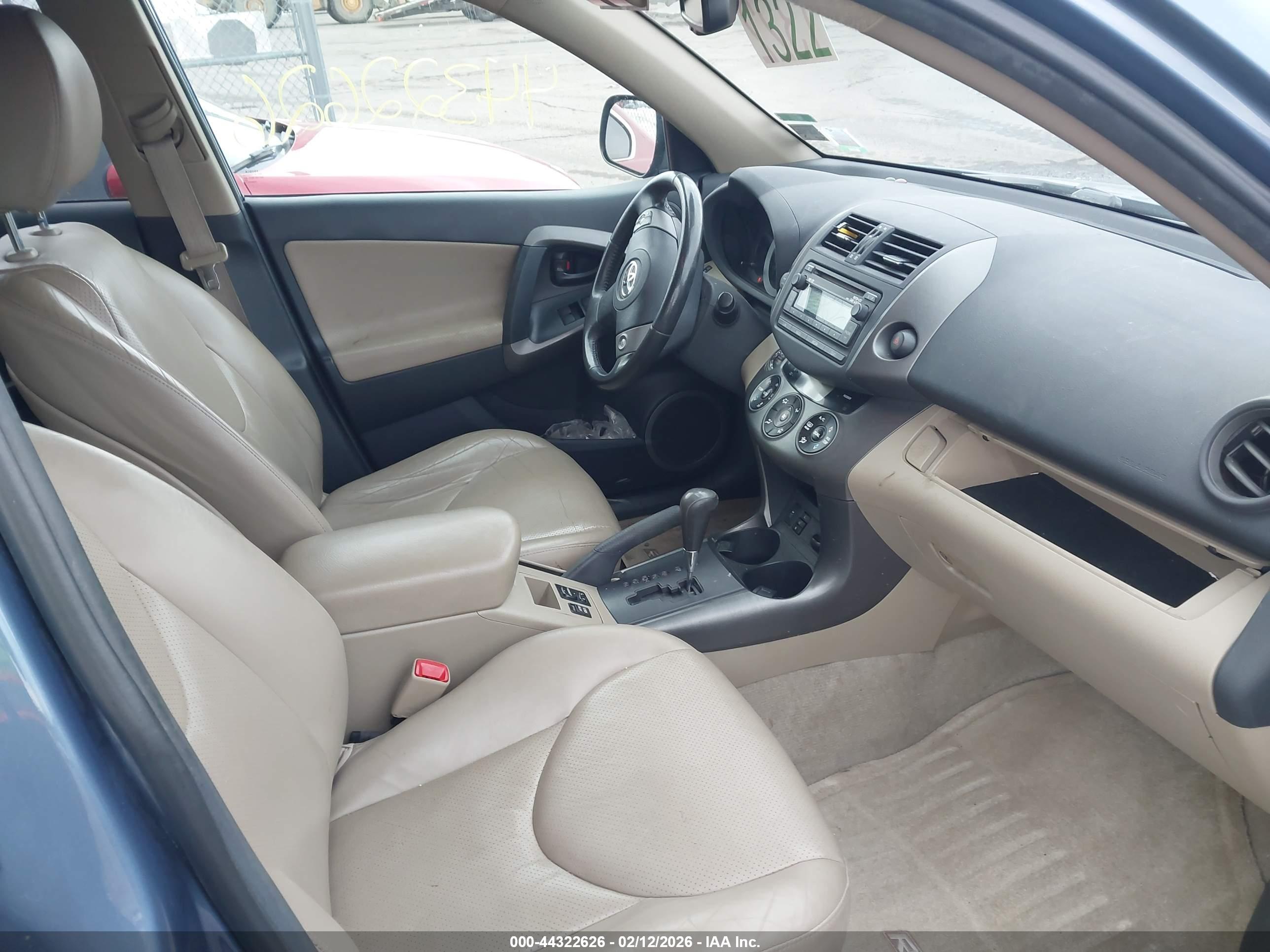 TOYOTA RAV4 image 5