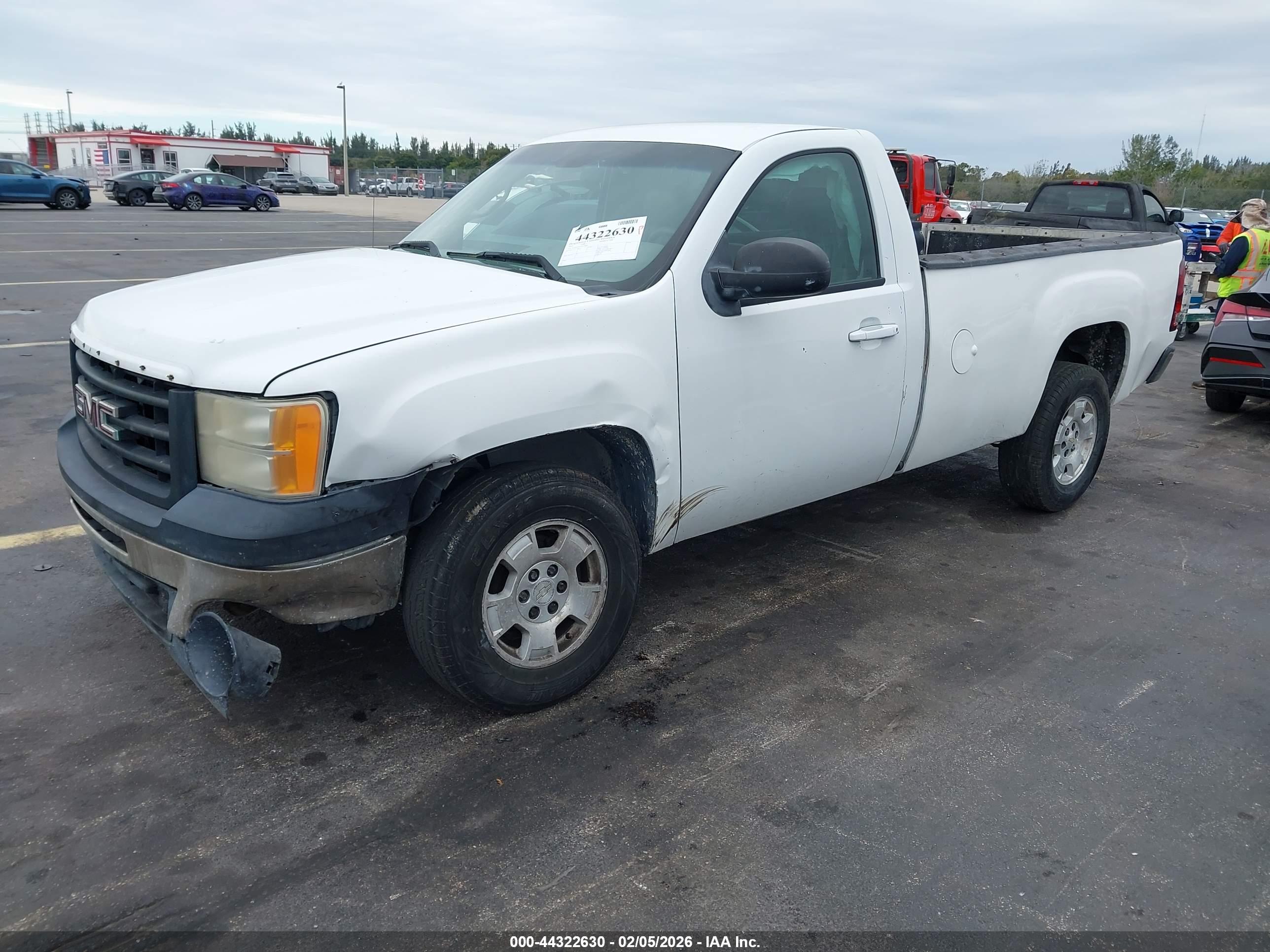 GMC SIERRA image 2