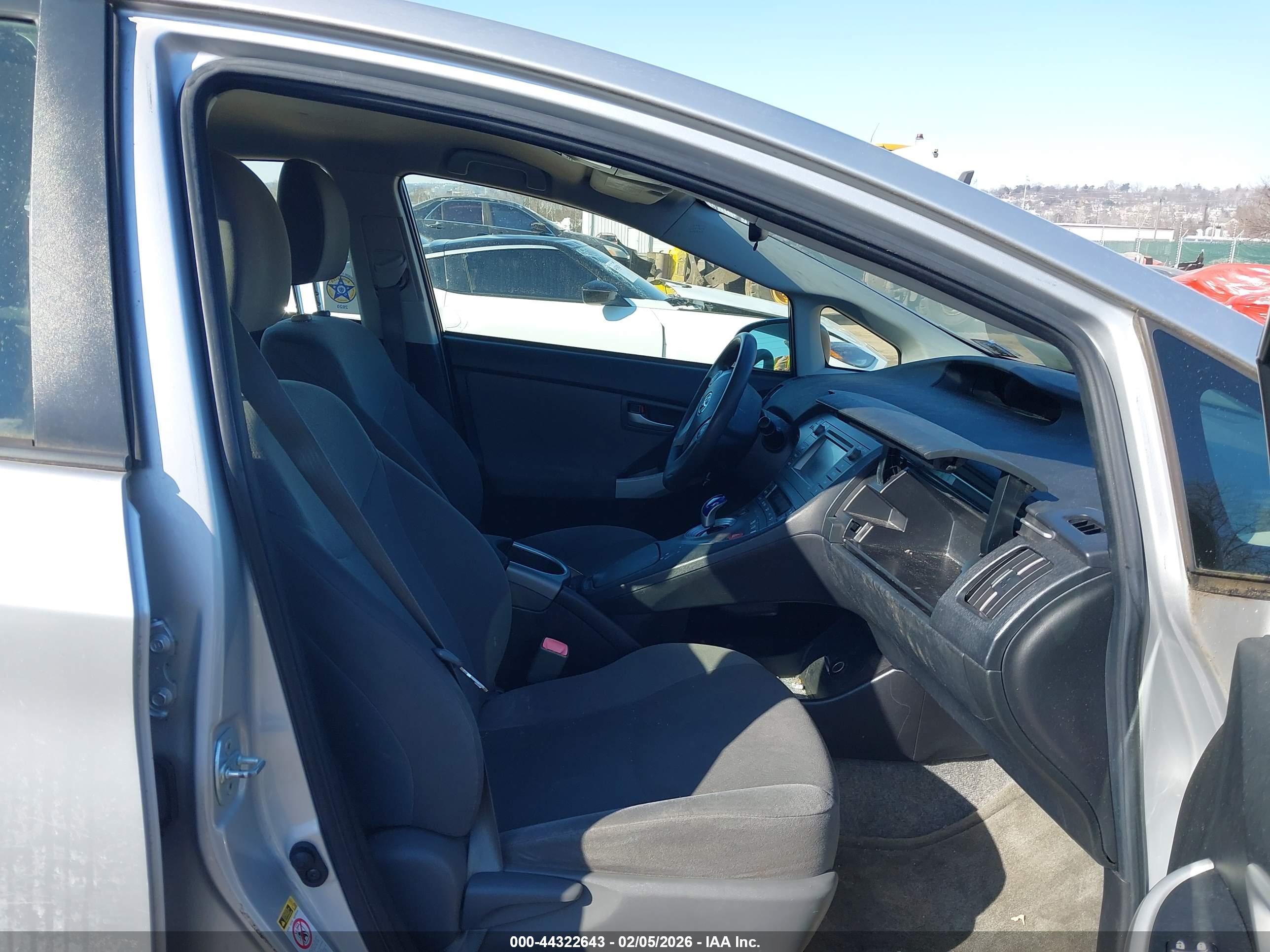 TOYOTA PRIUS image 5