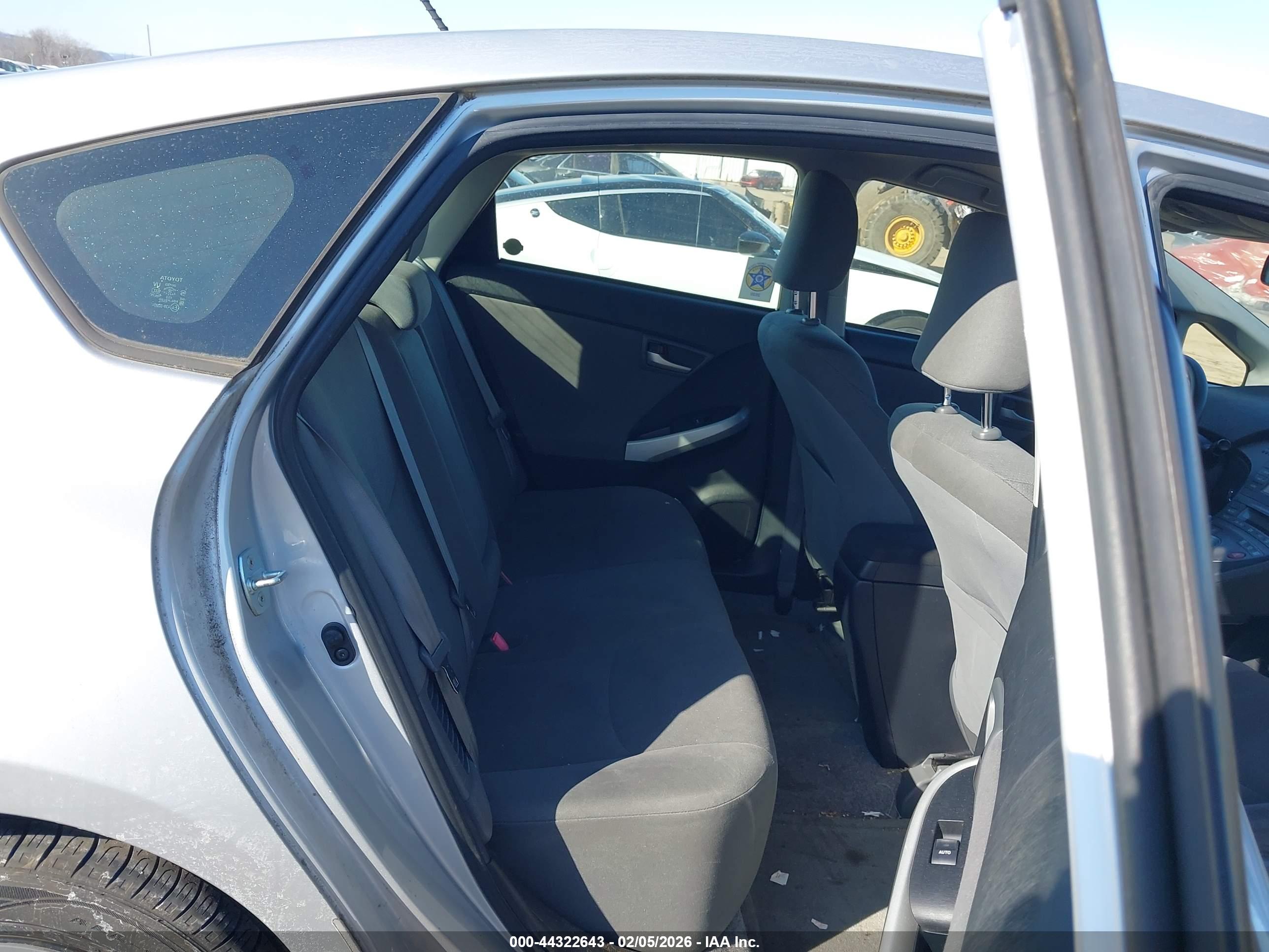 TOYOTA PRIUS image 8