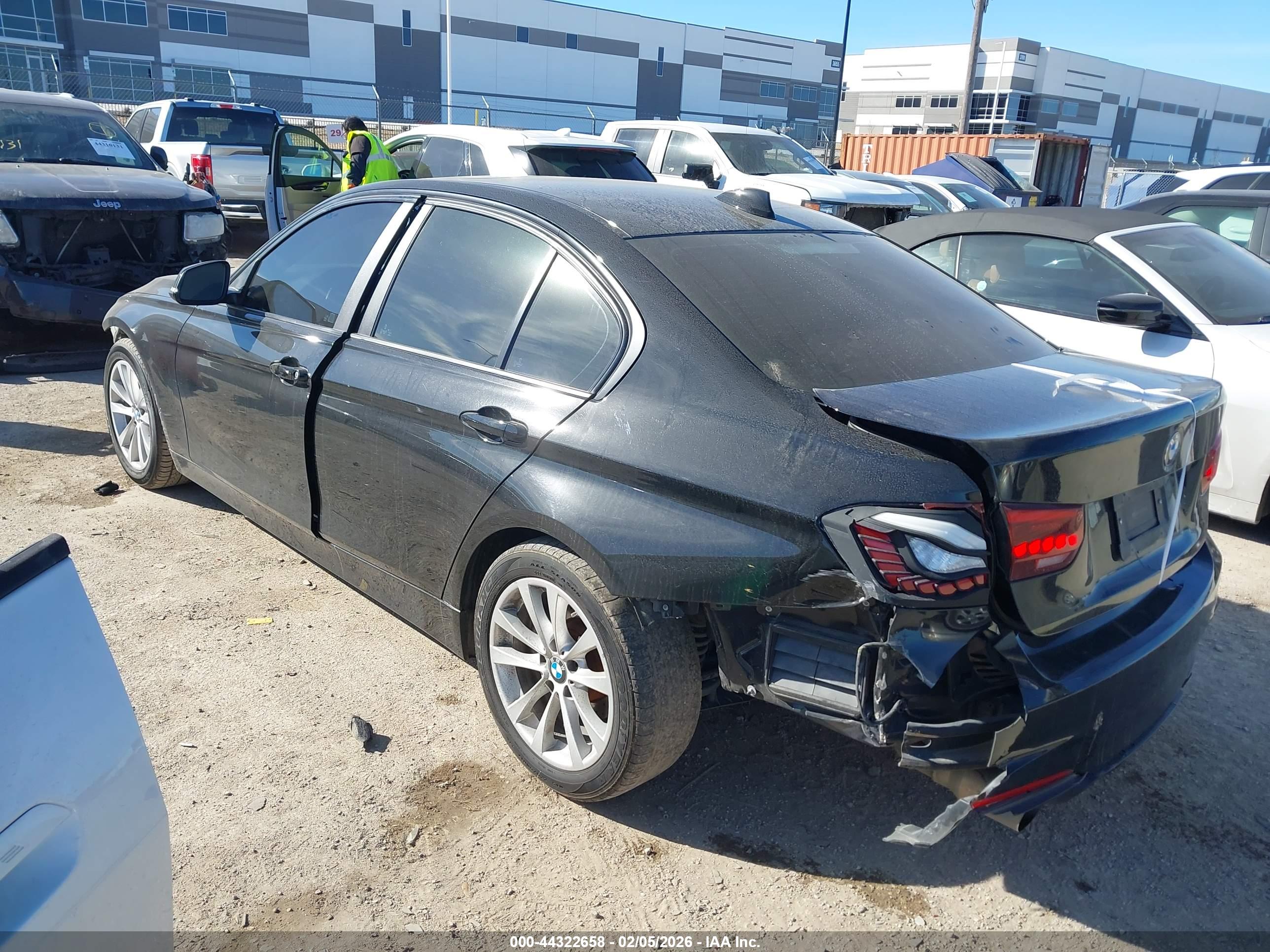 BMW 320I image 3