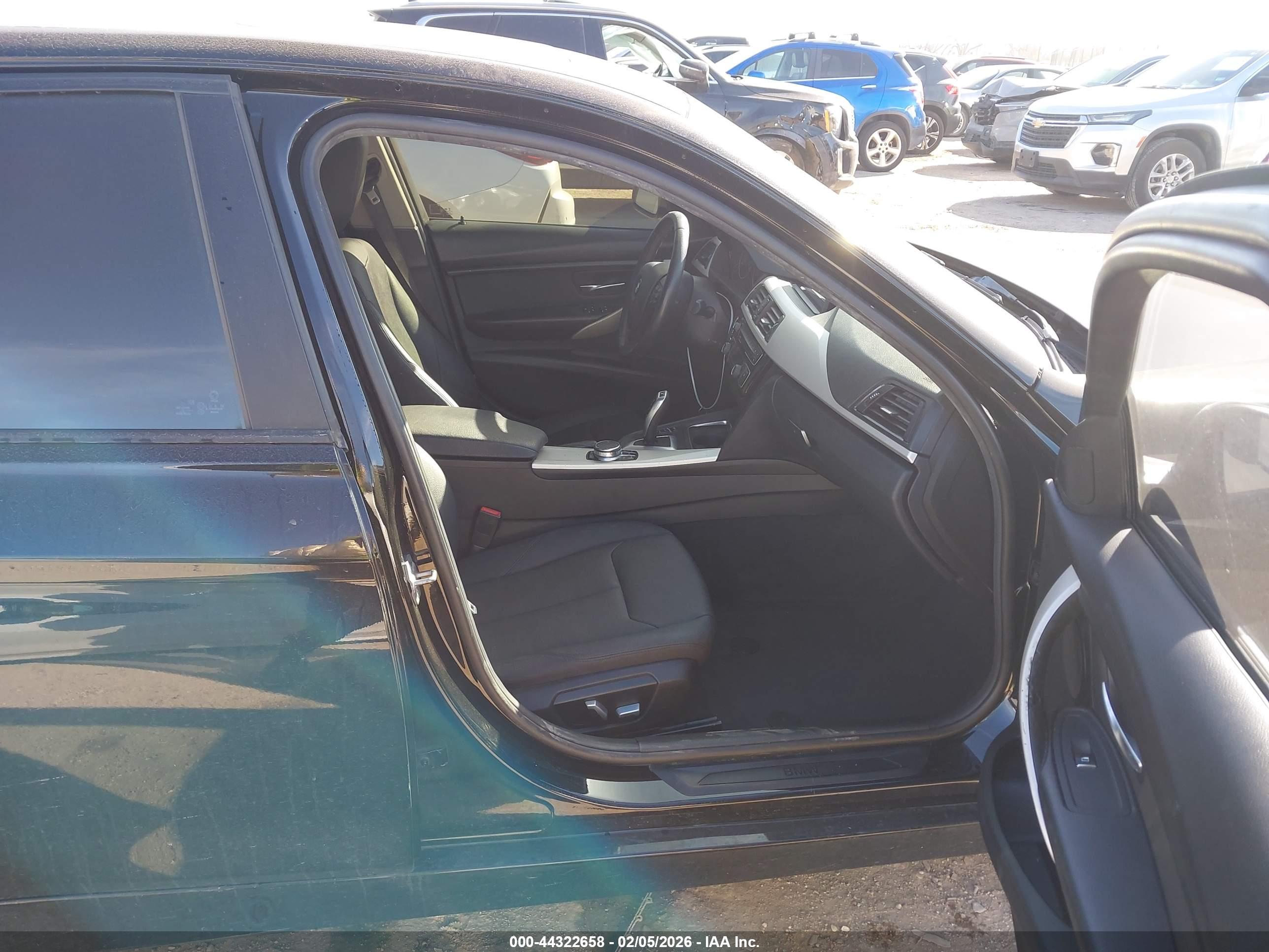 BMW 320I image 5