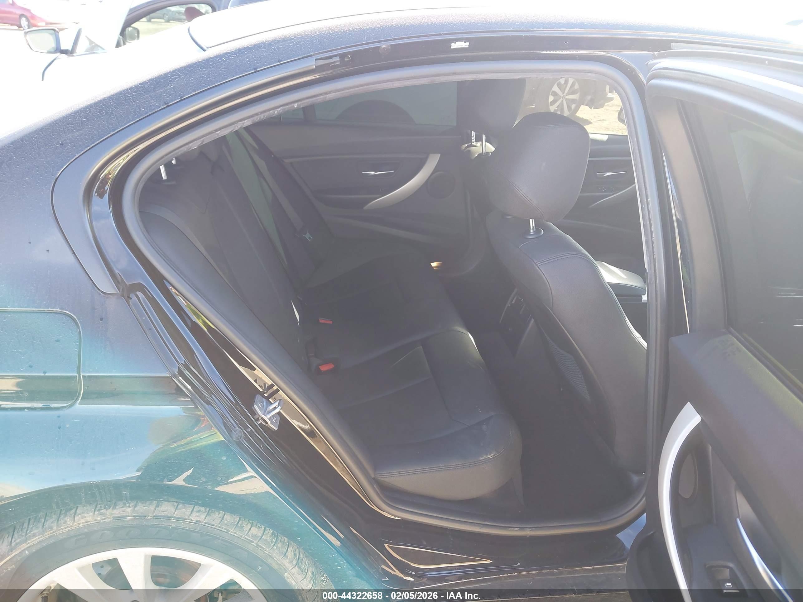 BMW 320I image 8