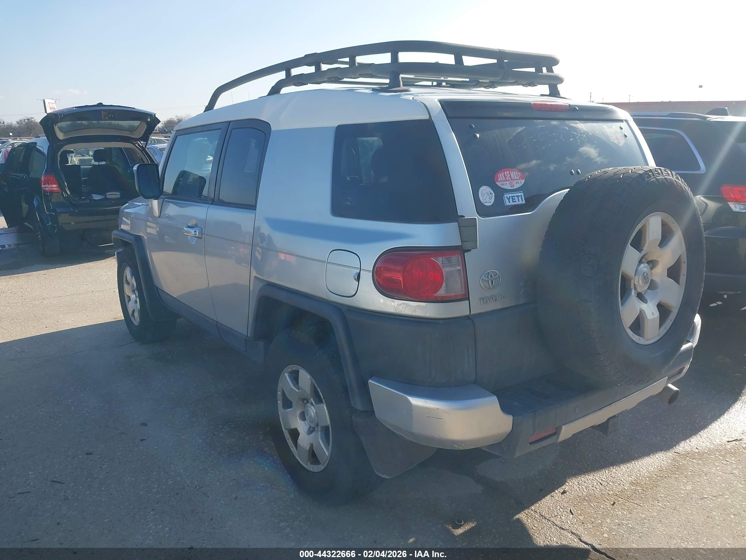 TOYOTA FJ image 3