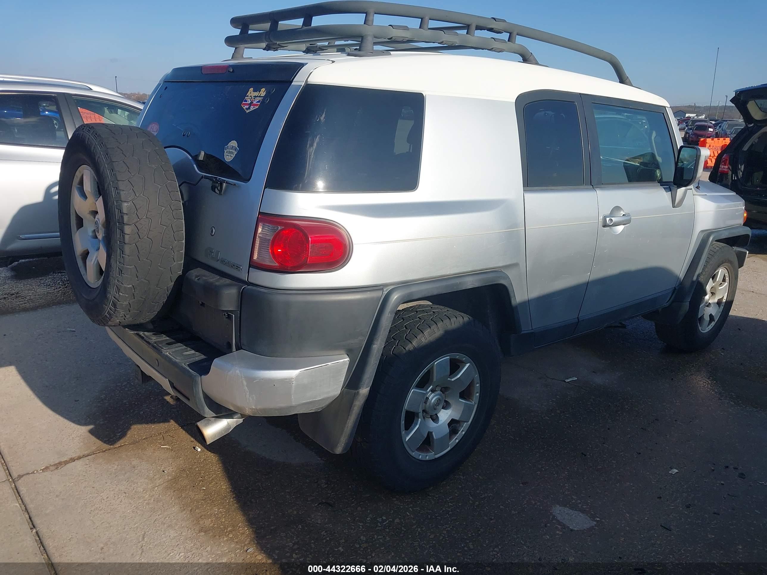 TOYOTA FJ image 4