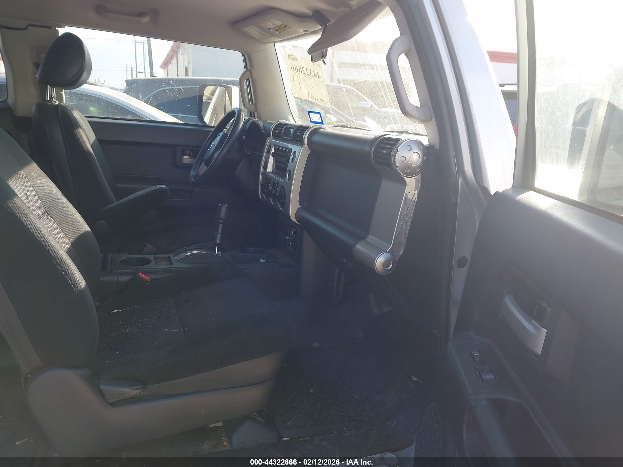 TOYOTA FJ image 5