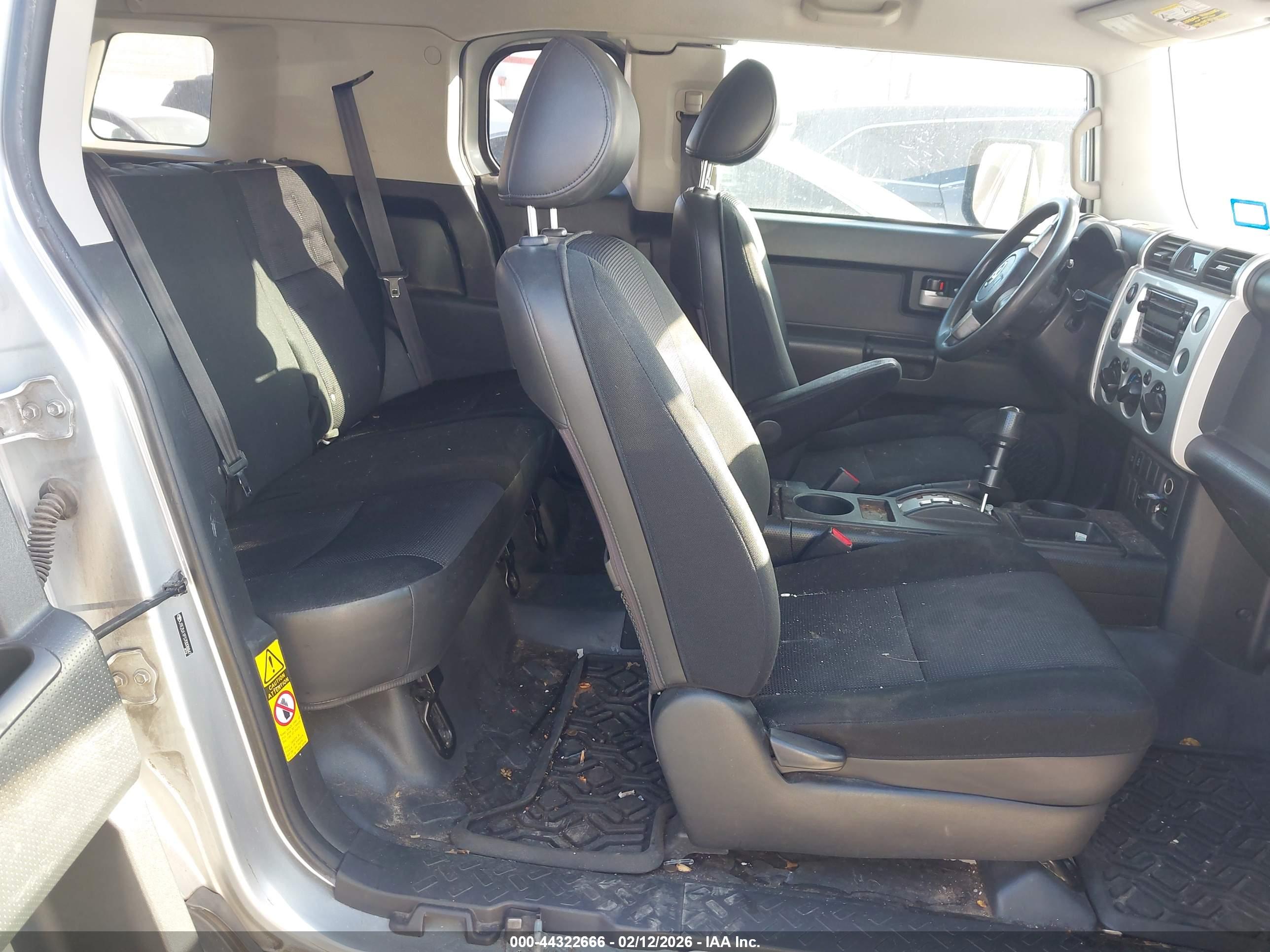 TOYOTA FJ image 8