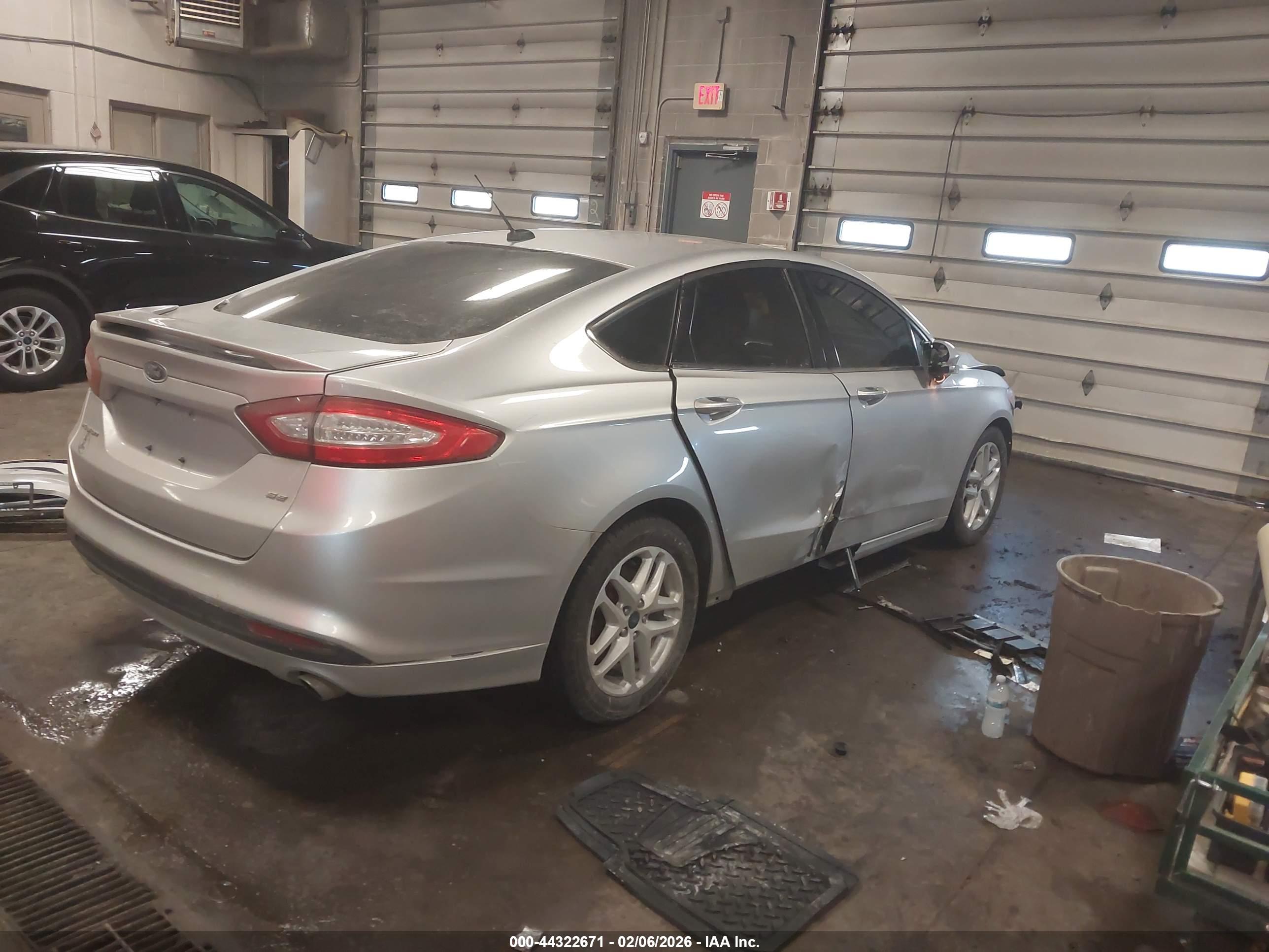 FORD FUSION image 4
