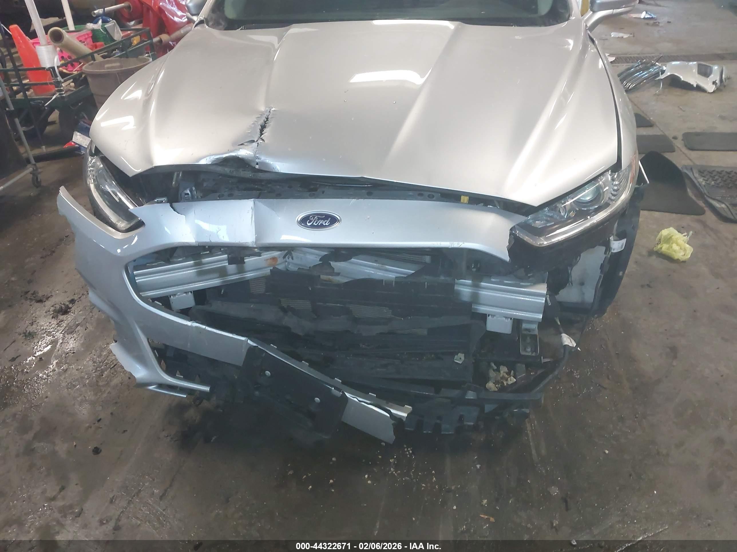 FORD FUSION image 6