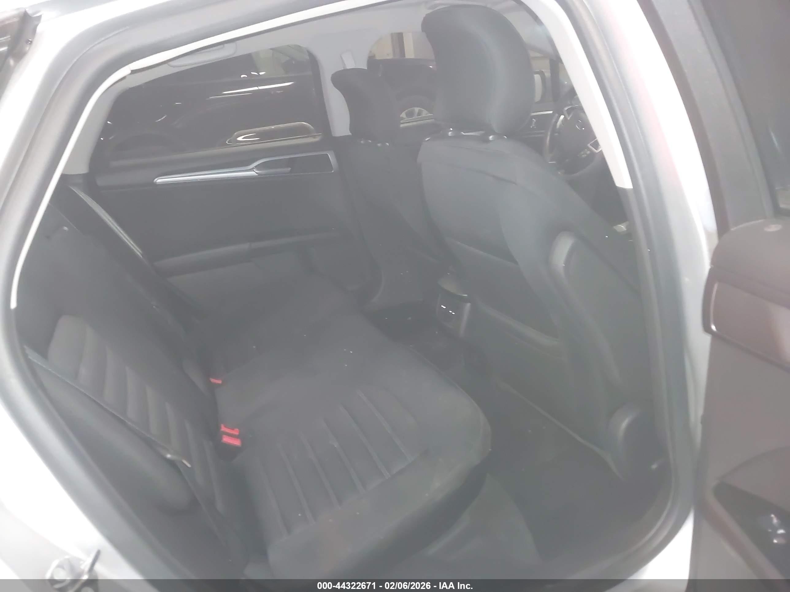FORD FUSION image 8